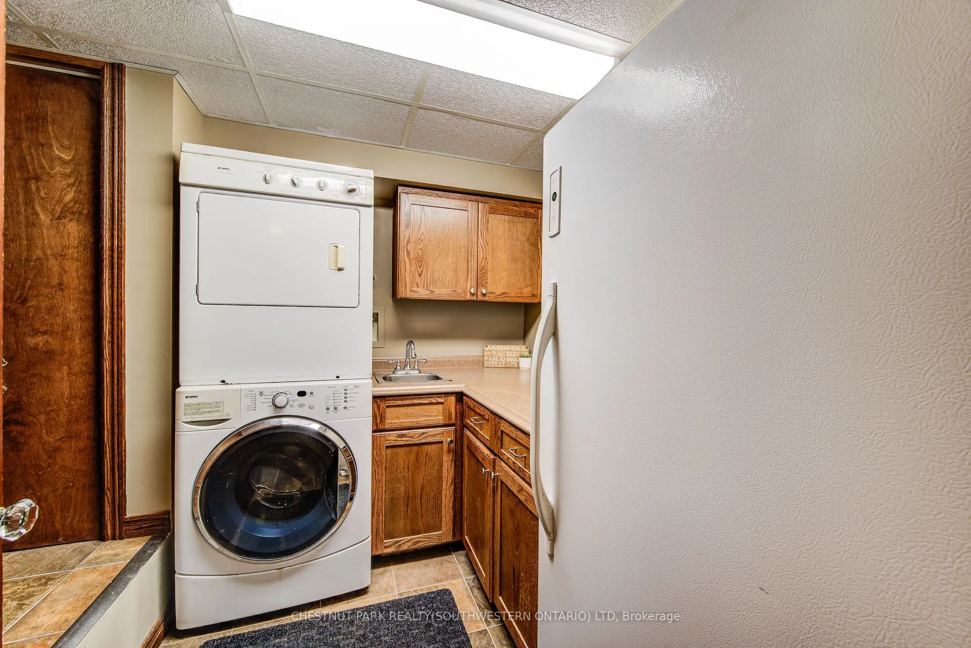 1105 Queen's Bush Road