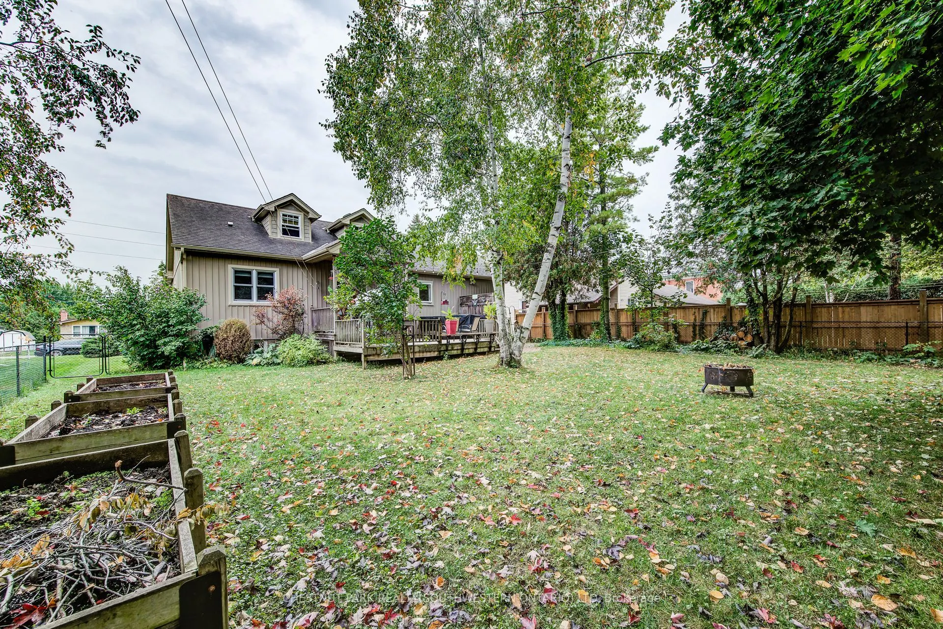 1105 Queen's Bush Road