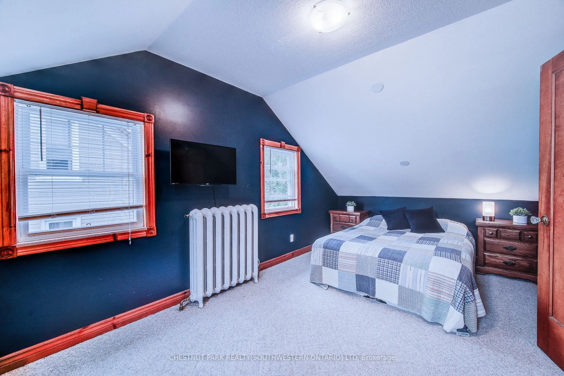 1105 Queen's Bush Road
