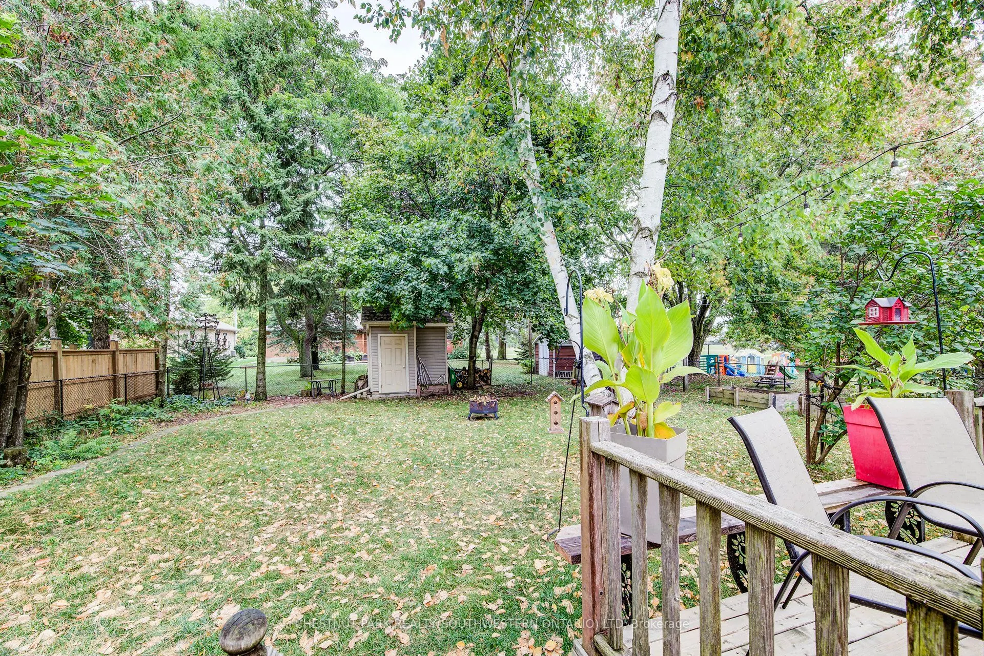 1105 Queen's Bush Road