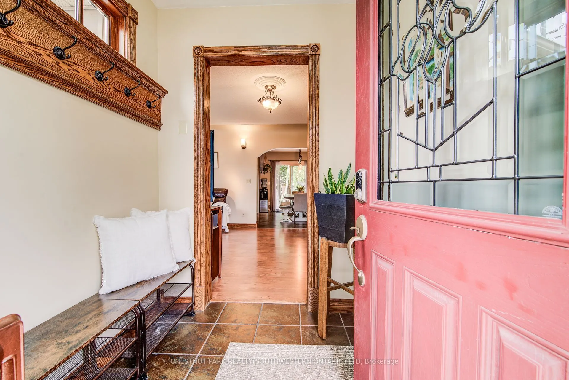 1105 Queen's Bush Road