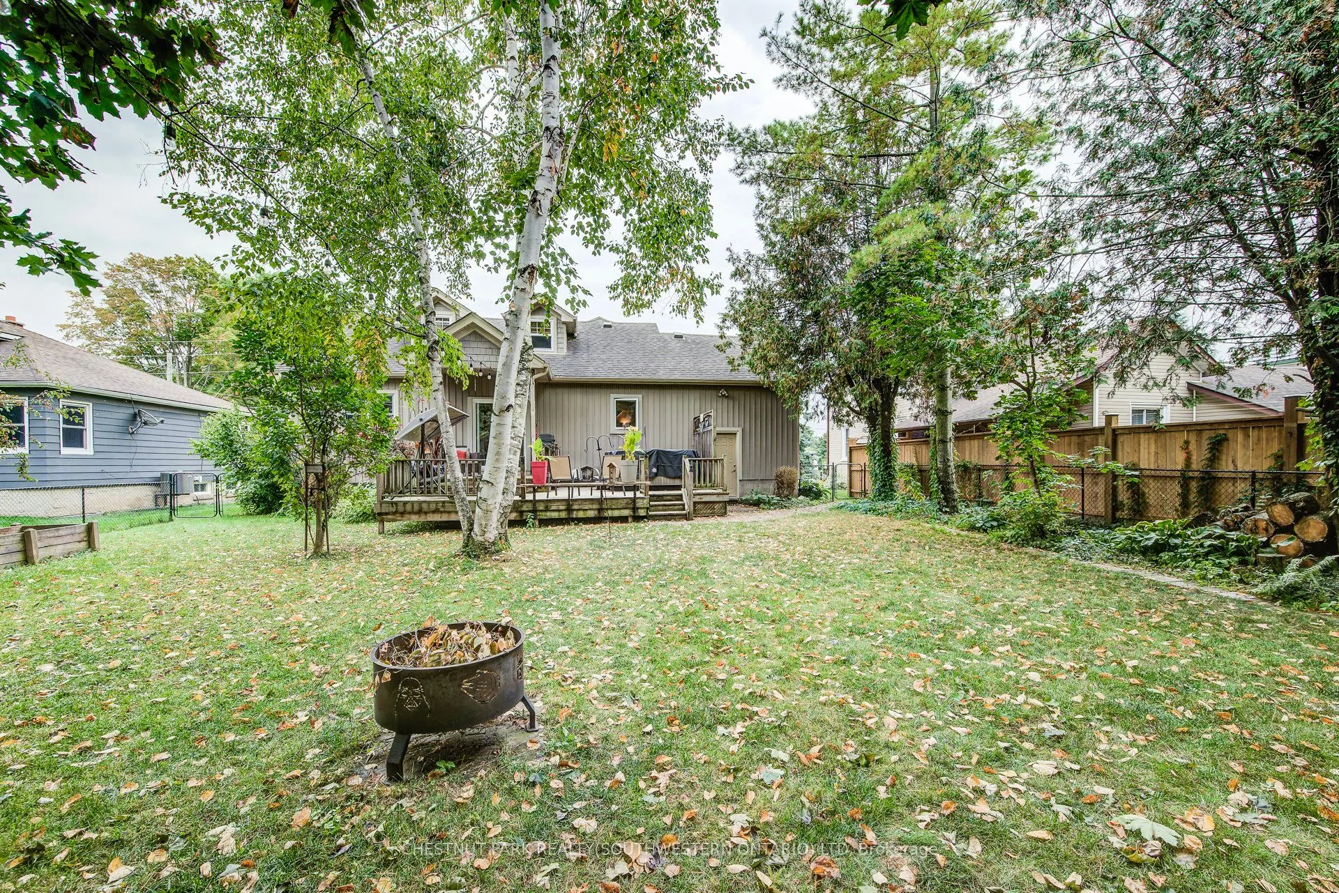1105 Queen's Bush Road