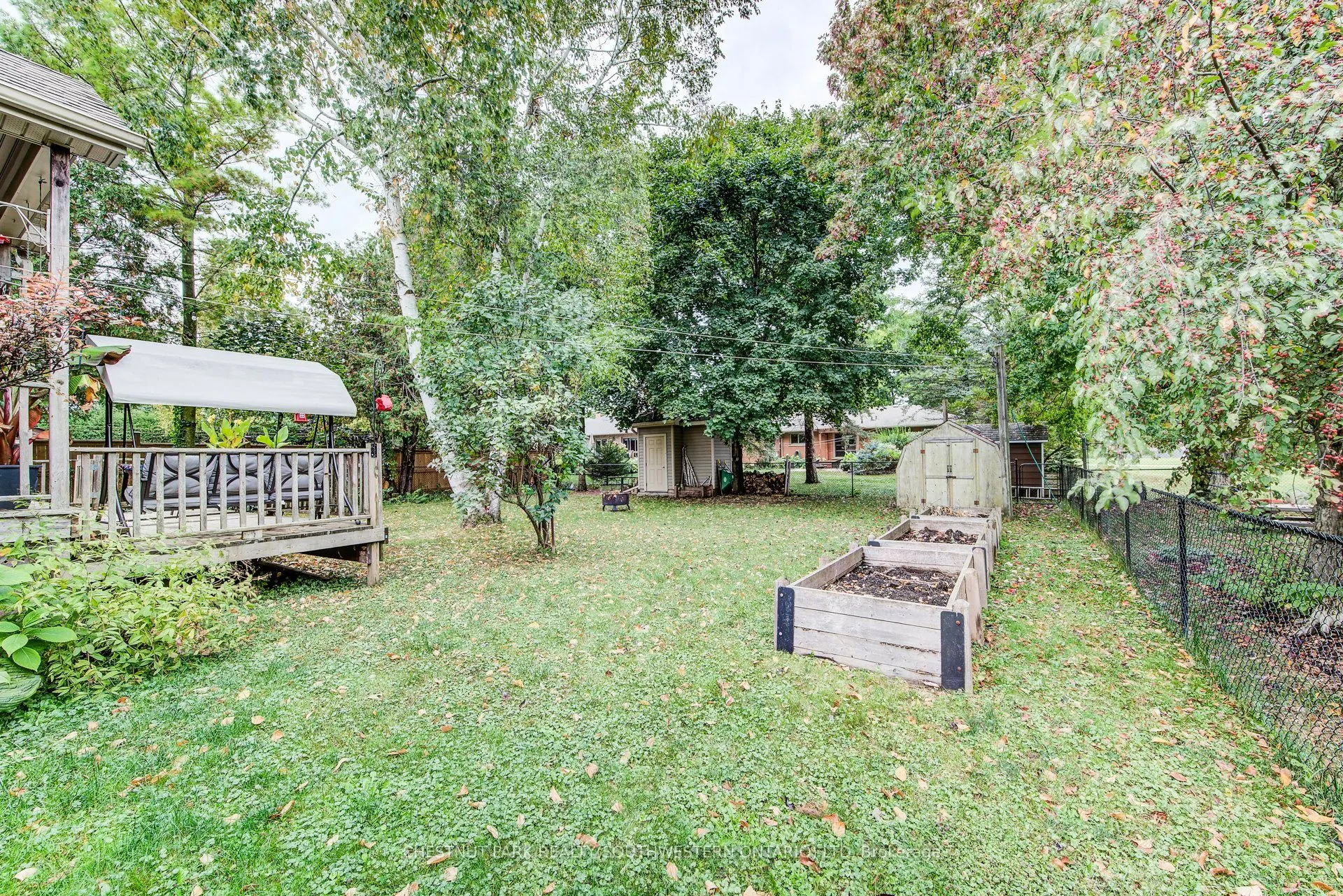 1105 Queen's Bush Road