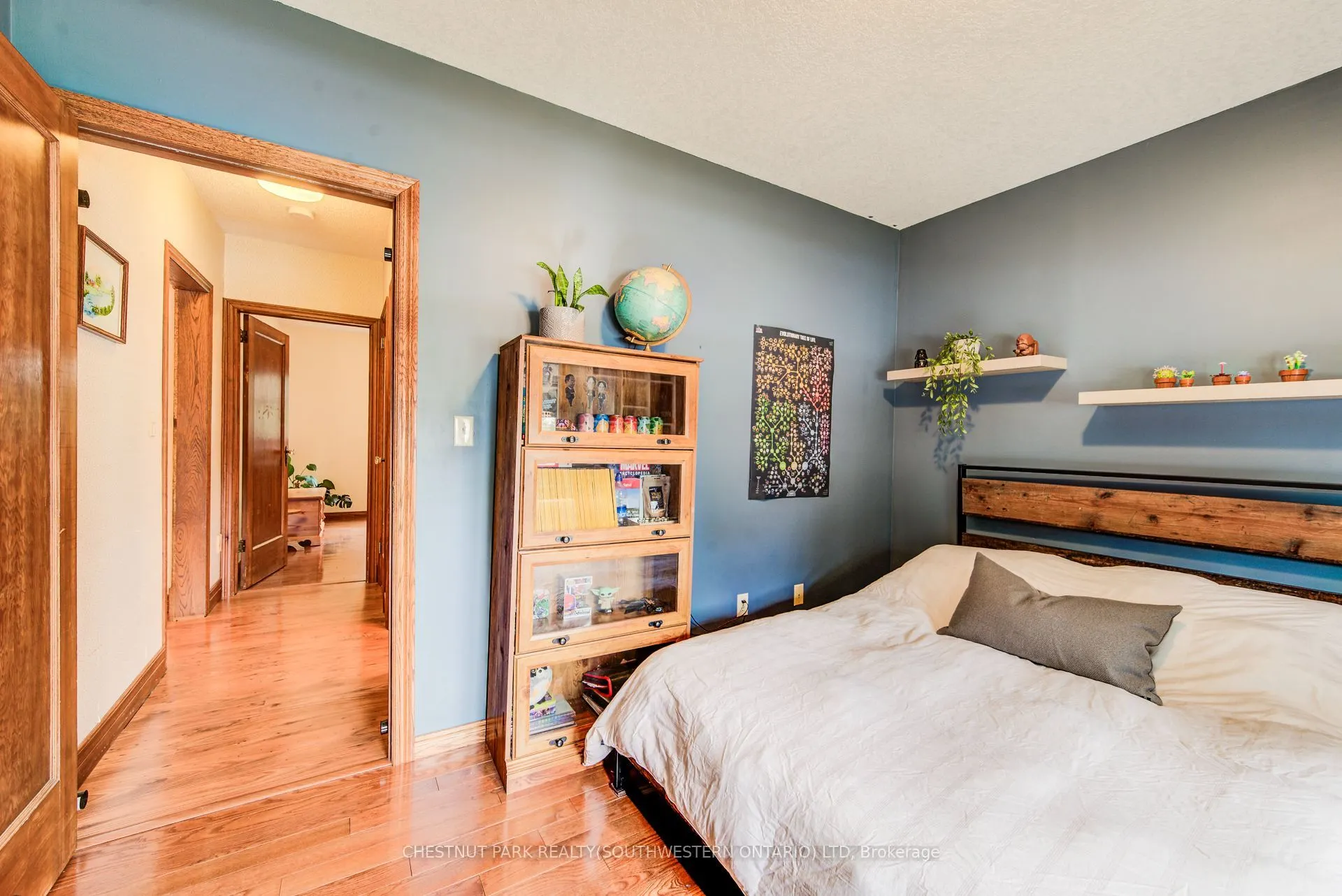 1105 Queen's Bush Road