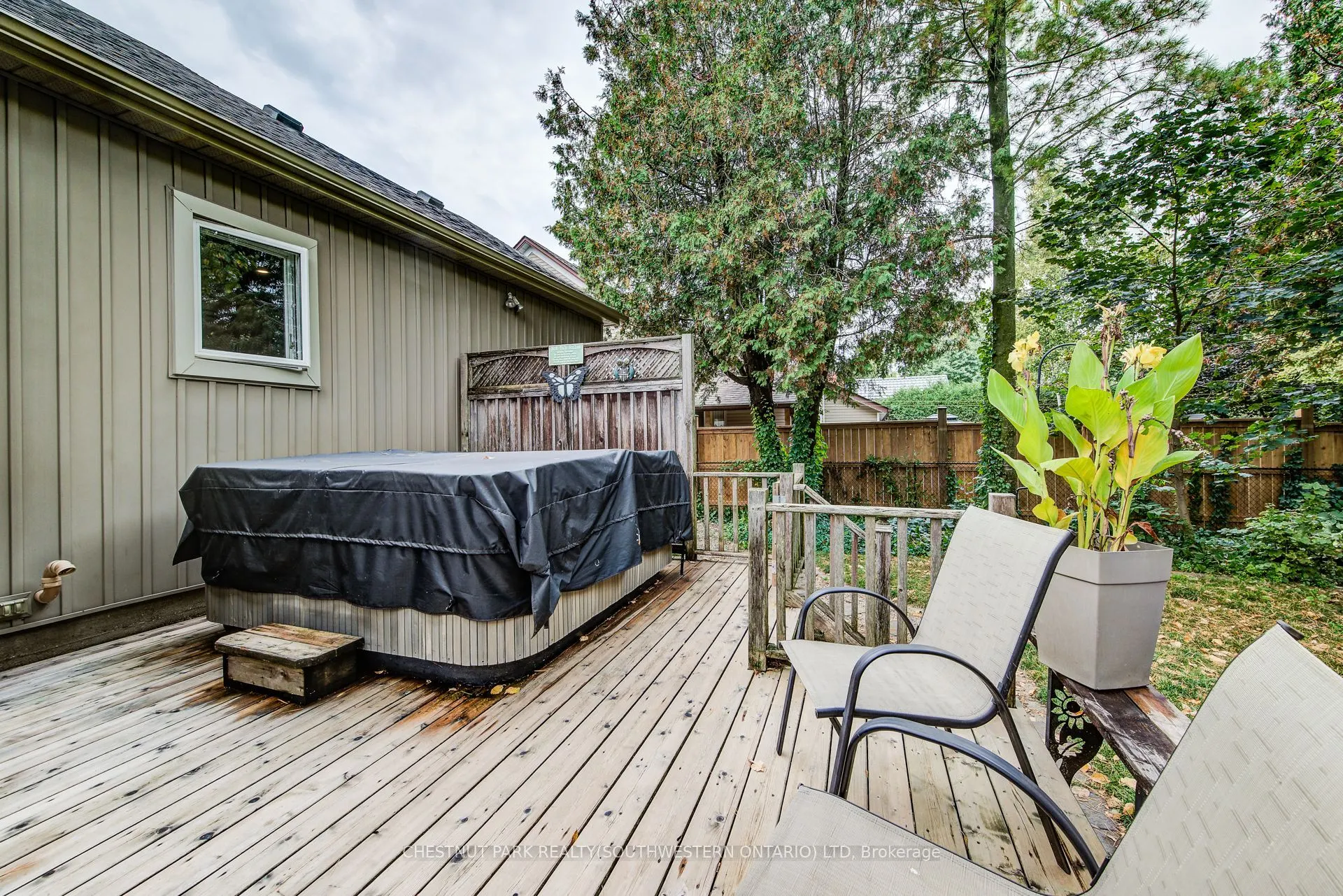 1105 Queen's Bush Road