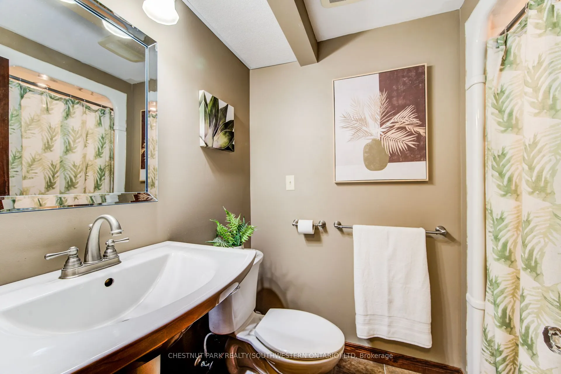 1105 Queen's Bush Road