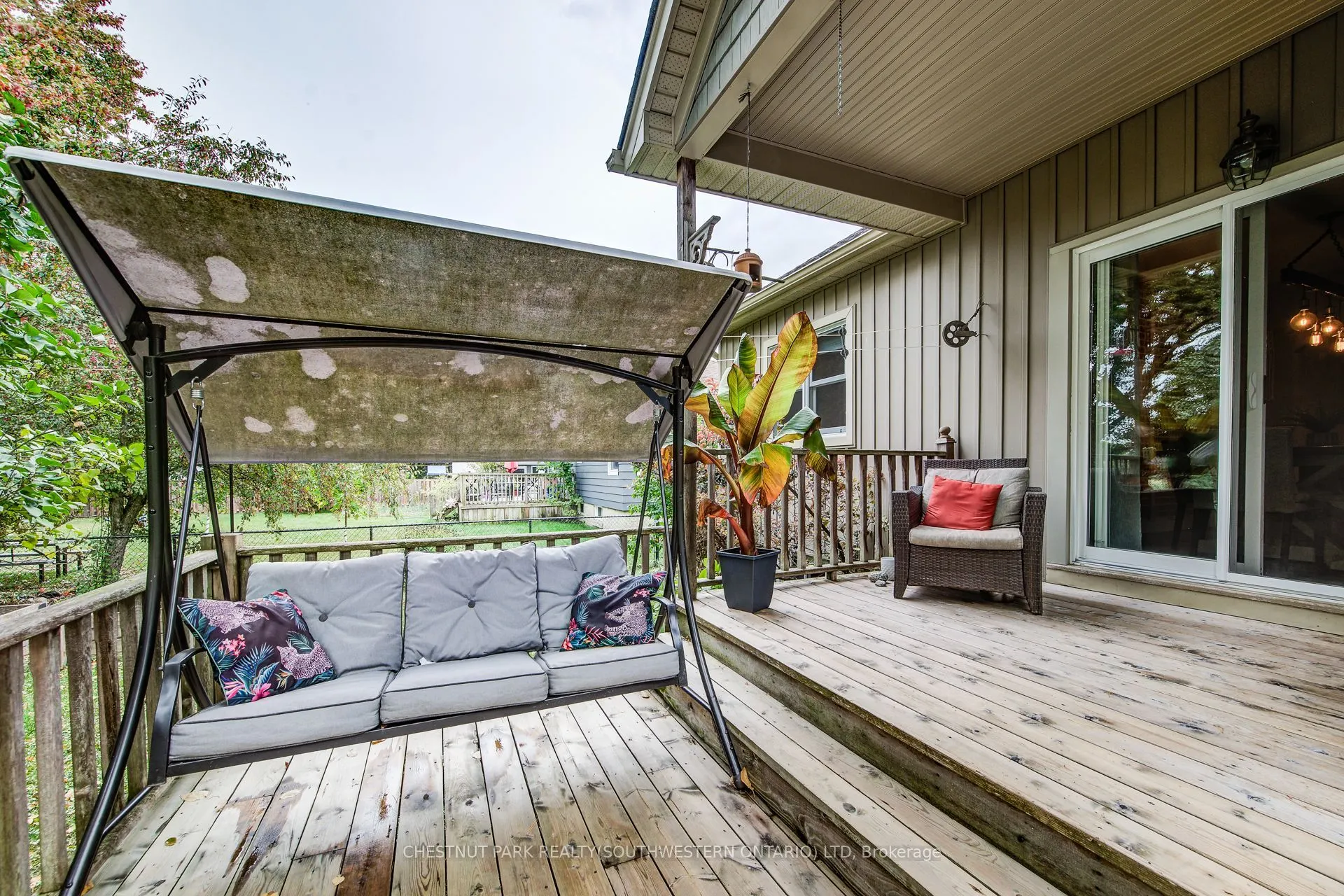 1105 Queen's Bush Road
