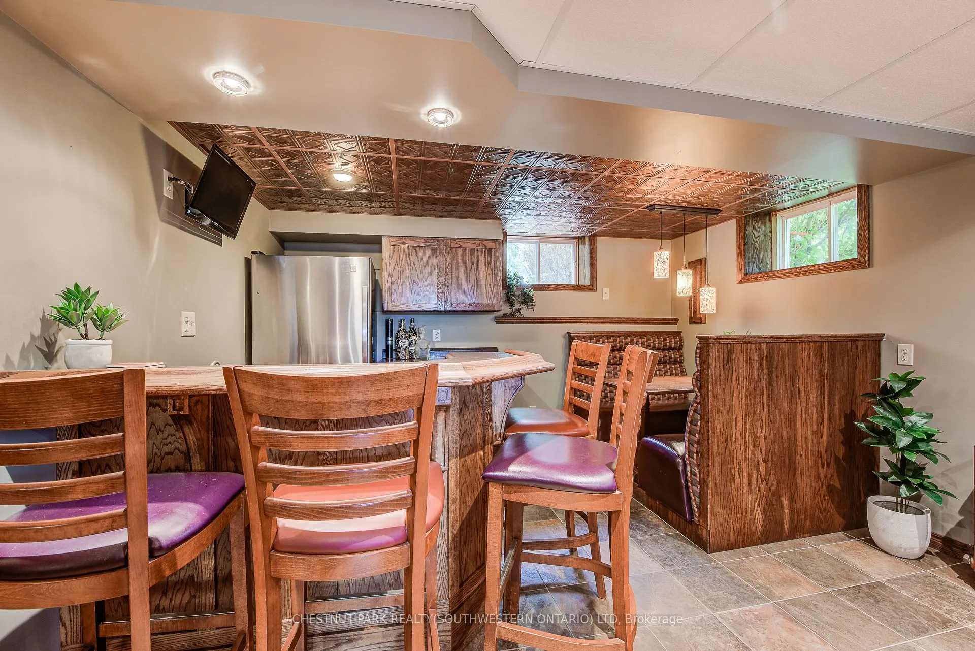 1105 Queen's Bush Road