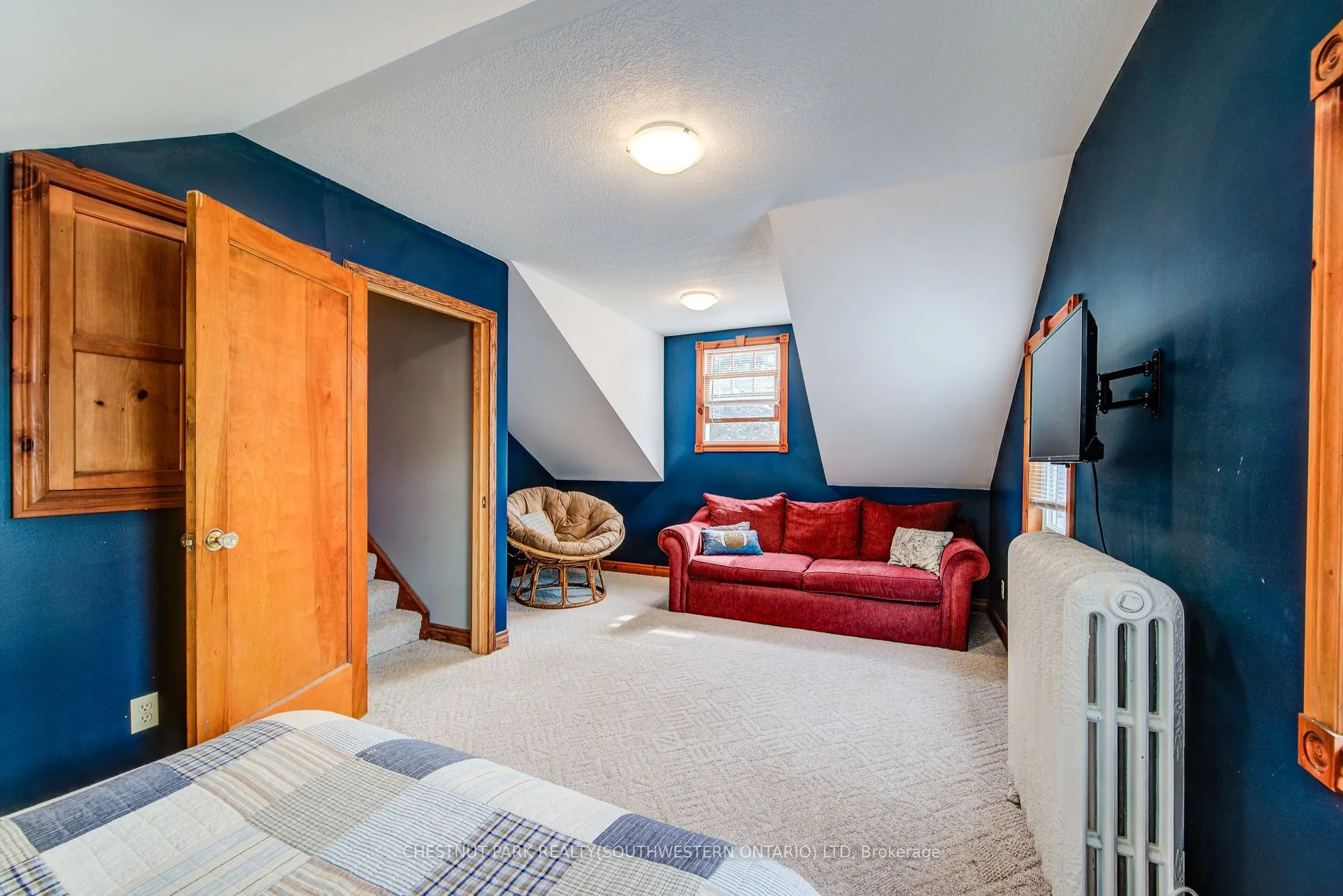 1105 Queen's Bush Road