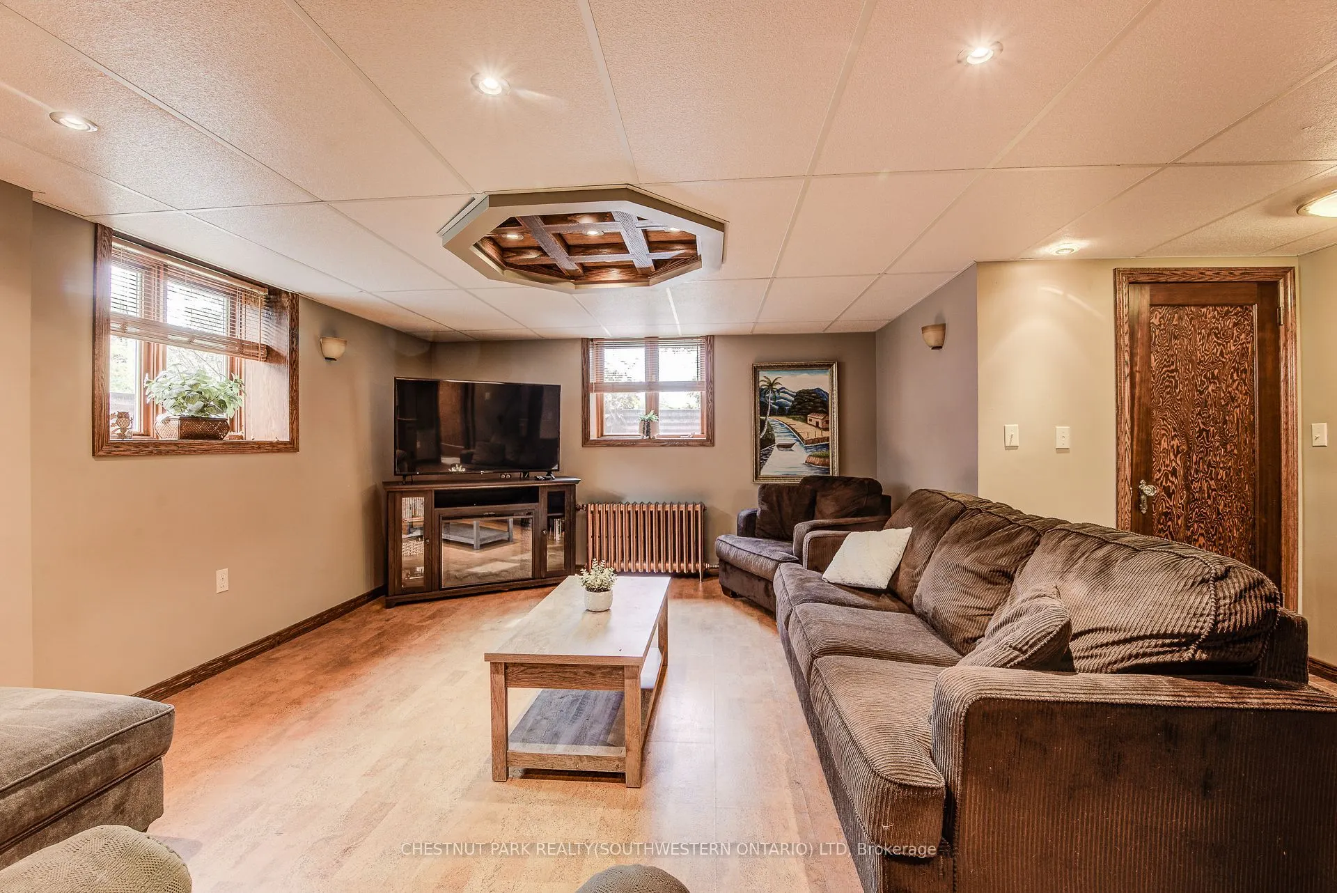 1105 Queen's Bush Road