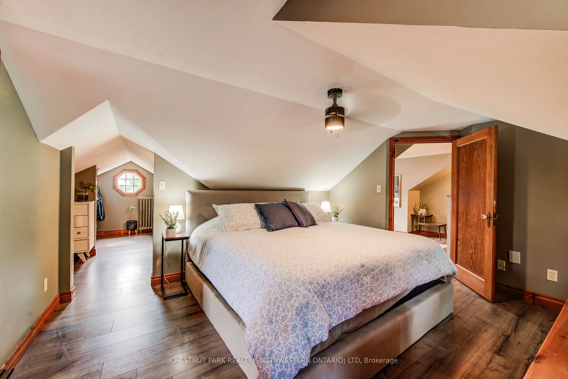 1105 Queen's Bush Road