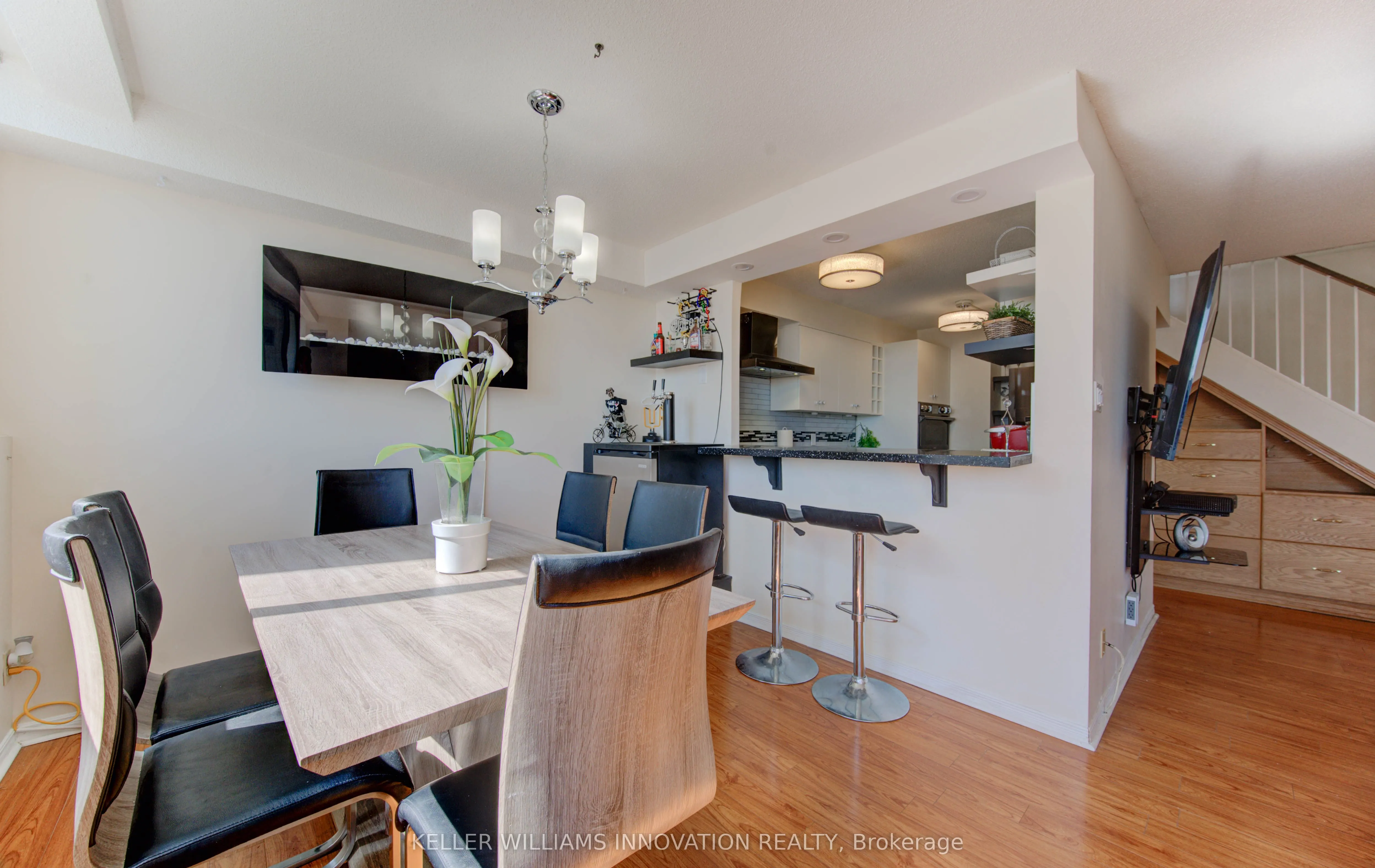 375 King Street N, #504
