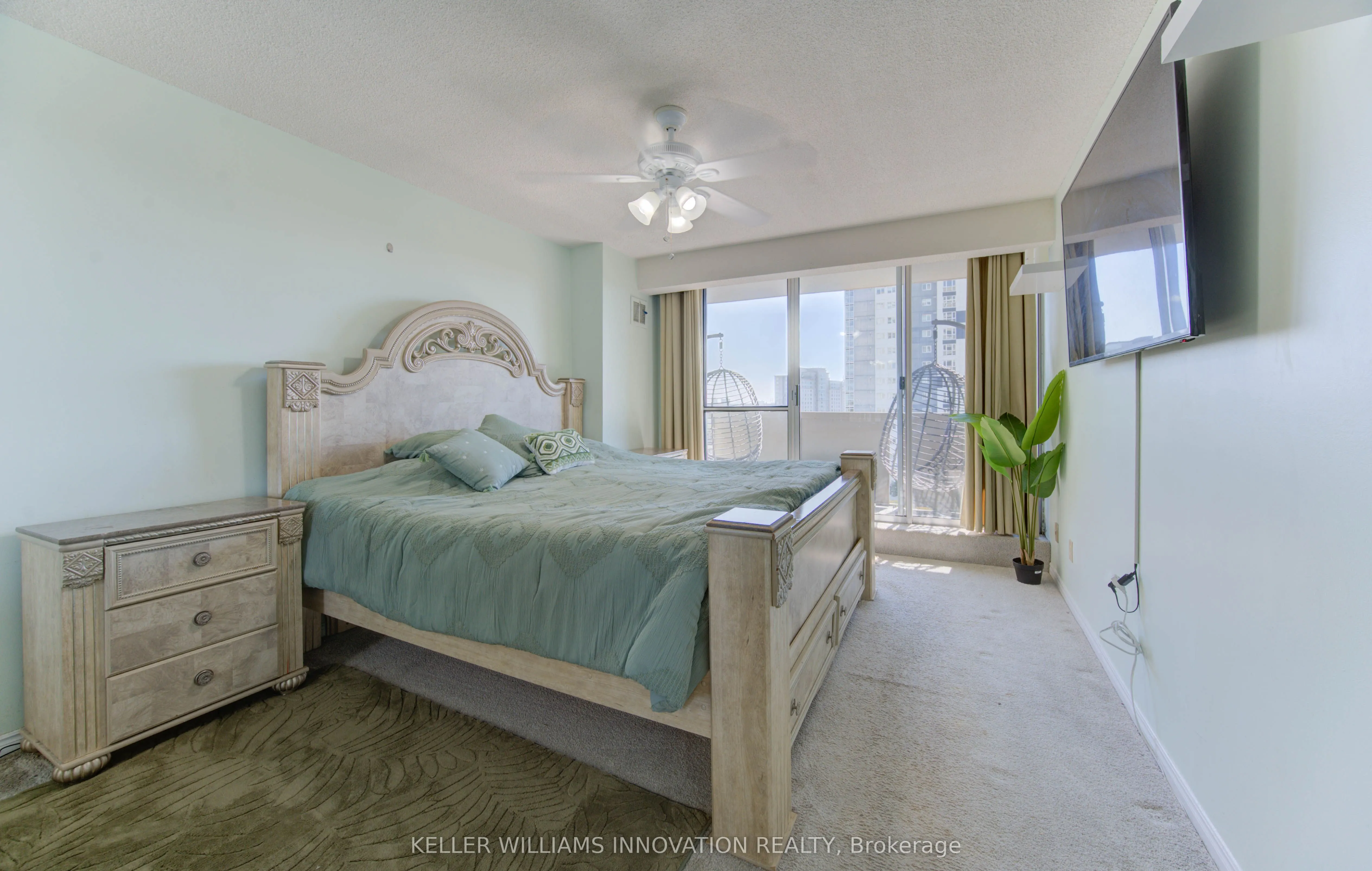 375 King Street N, #504