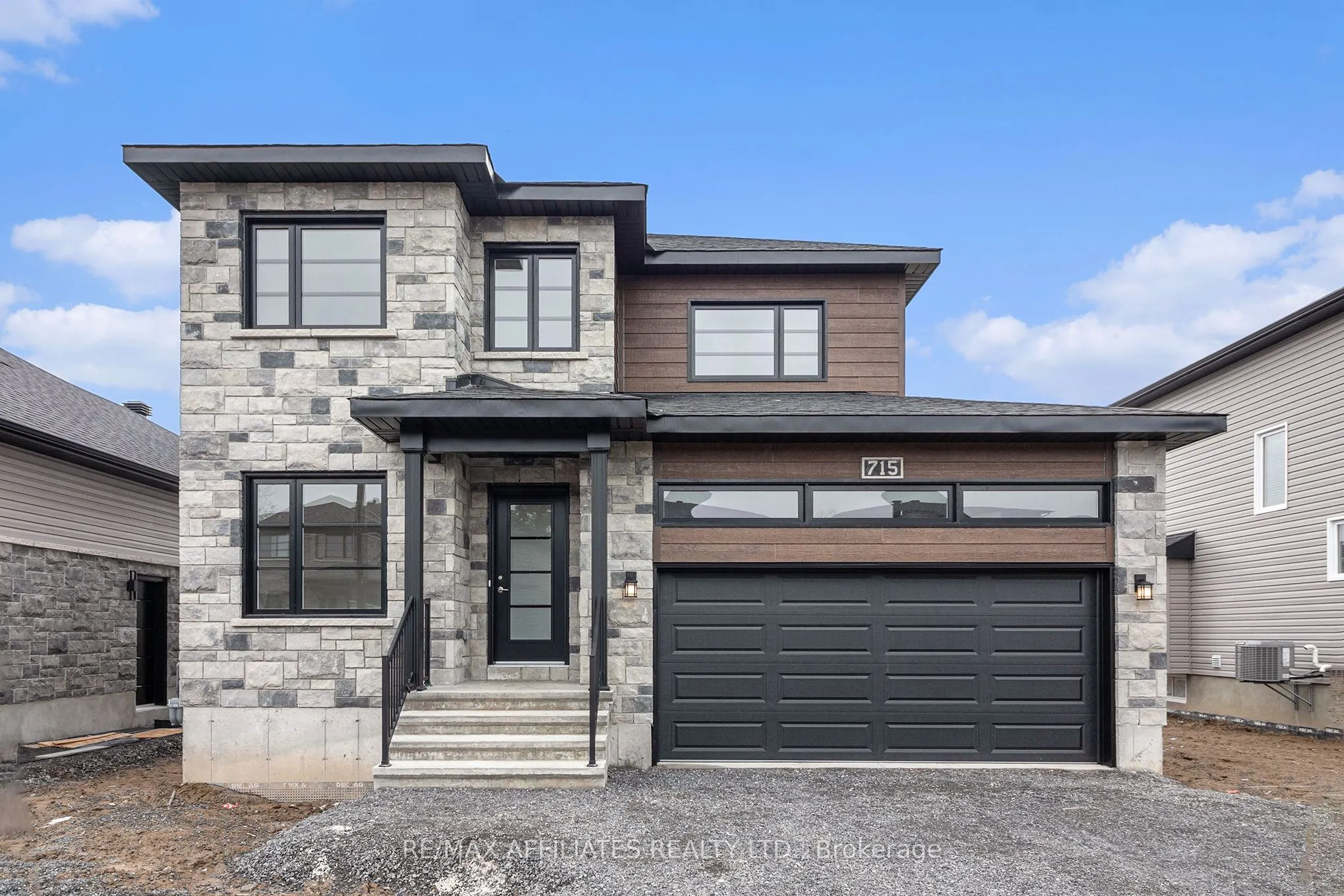 615 Geneva Crescent