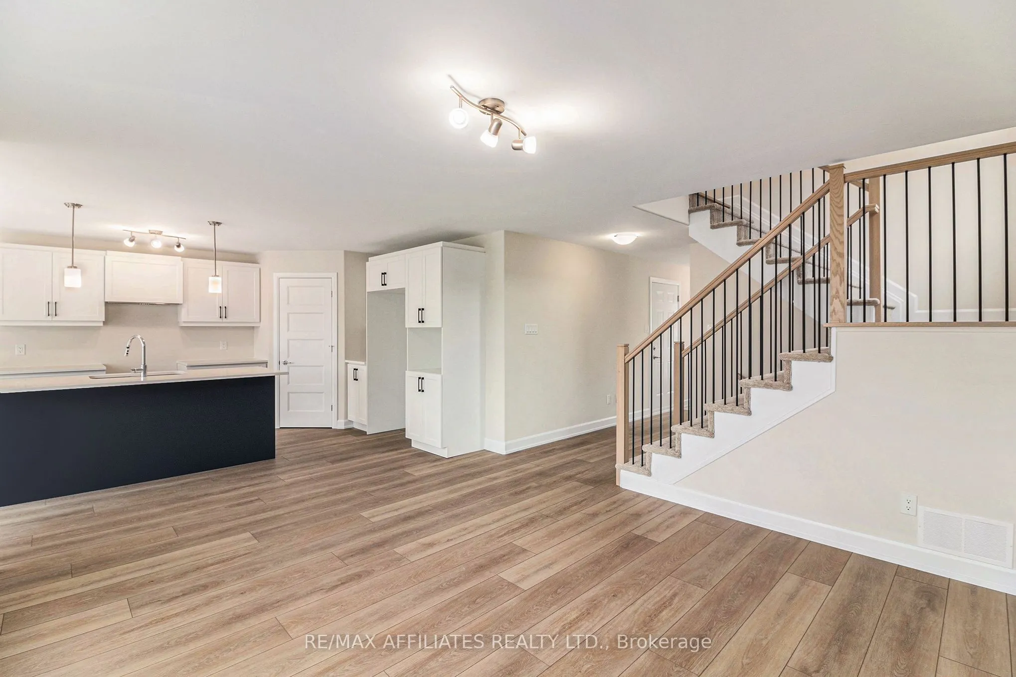 615 Geneva Crescent