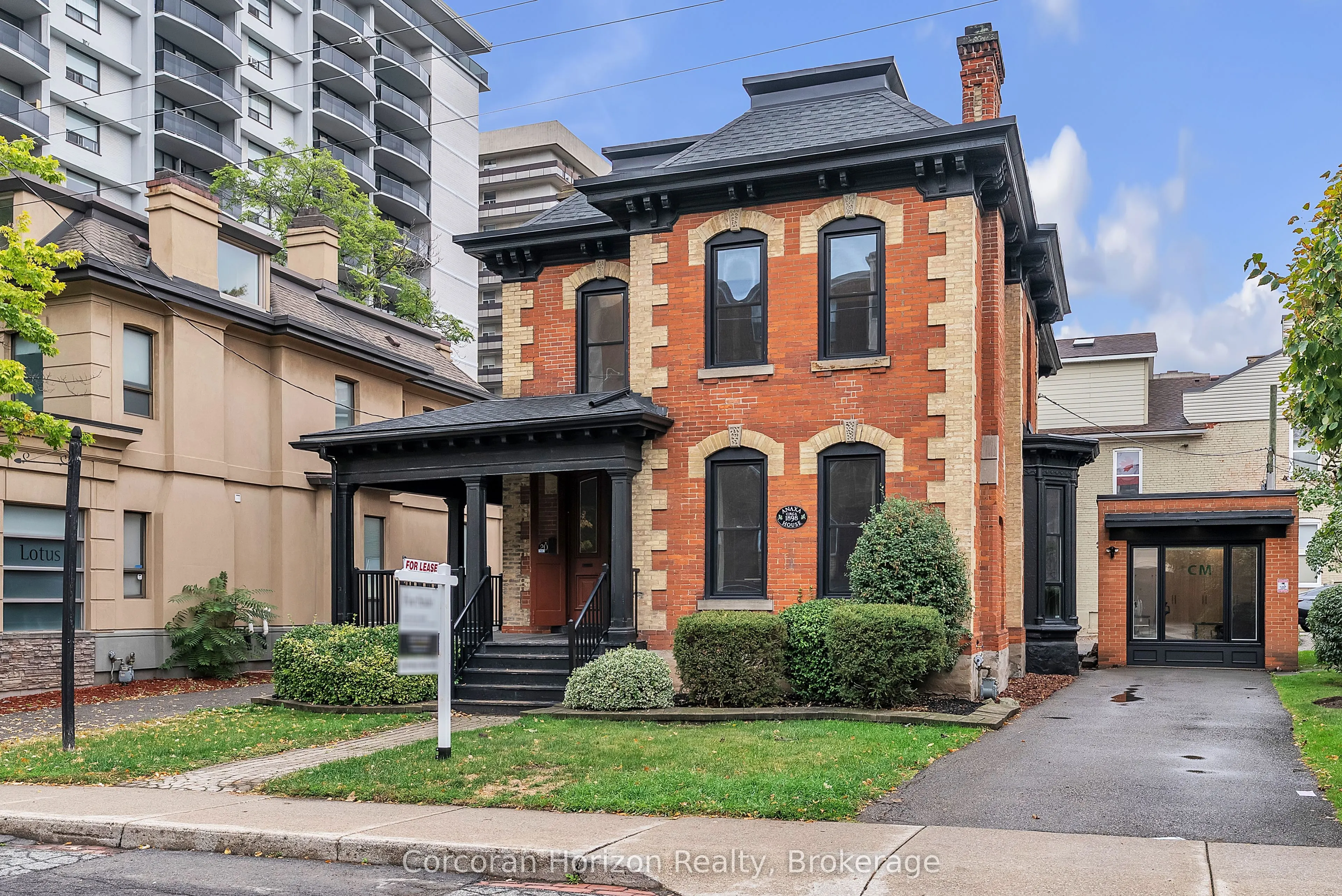 203 MacNab Street S, #1