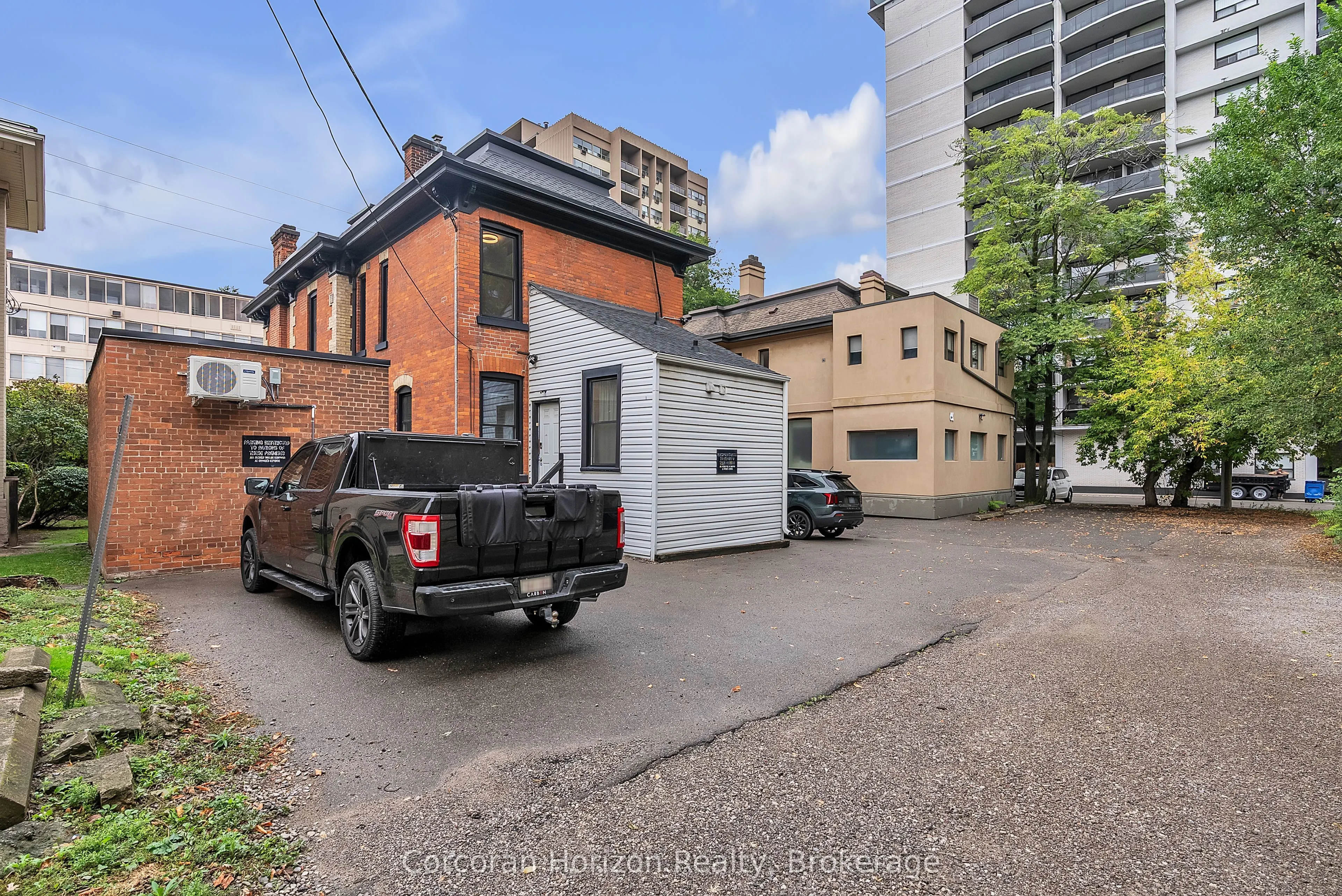 203 MacNab Street S, #1
