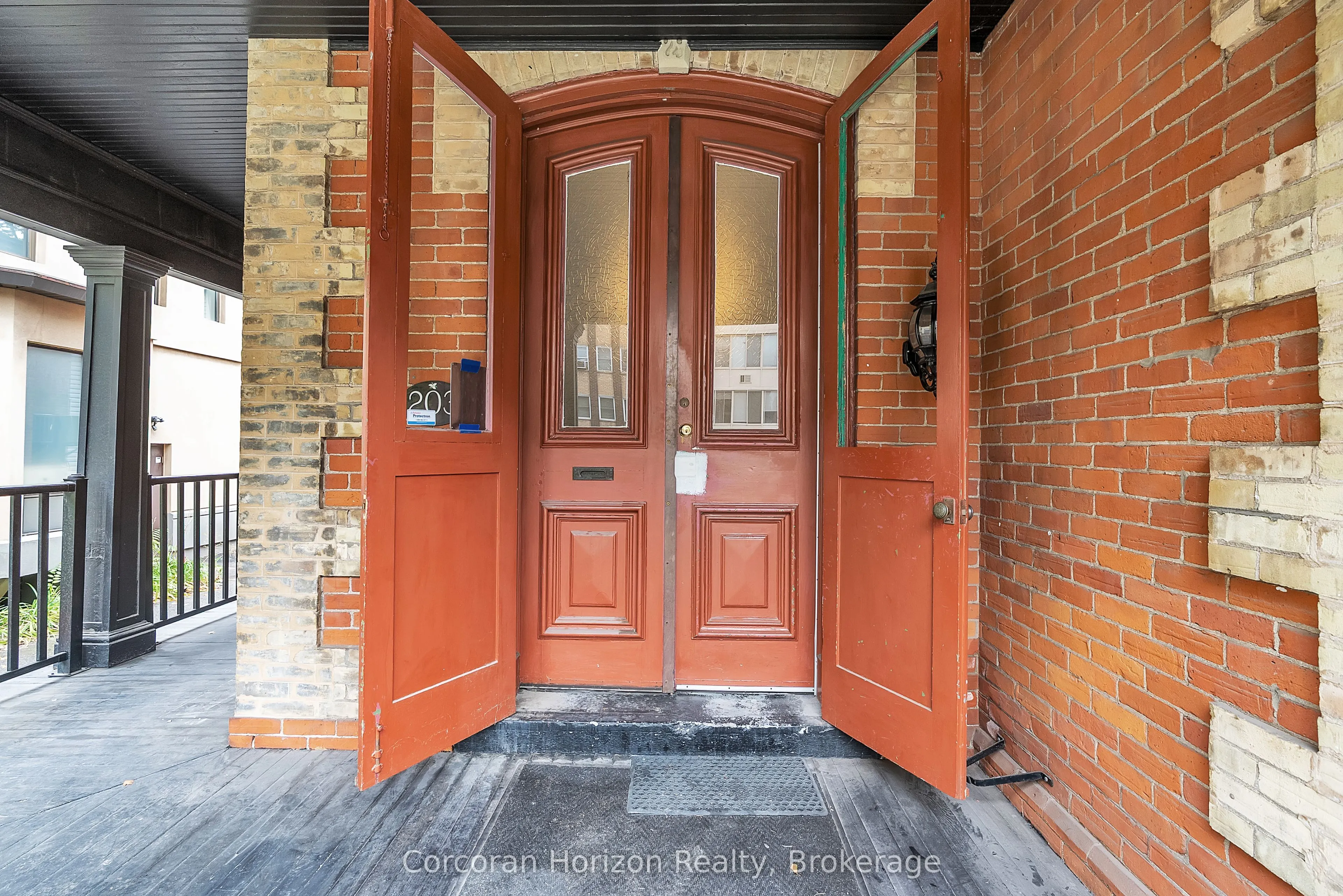 203 MacNab Street S, #1