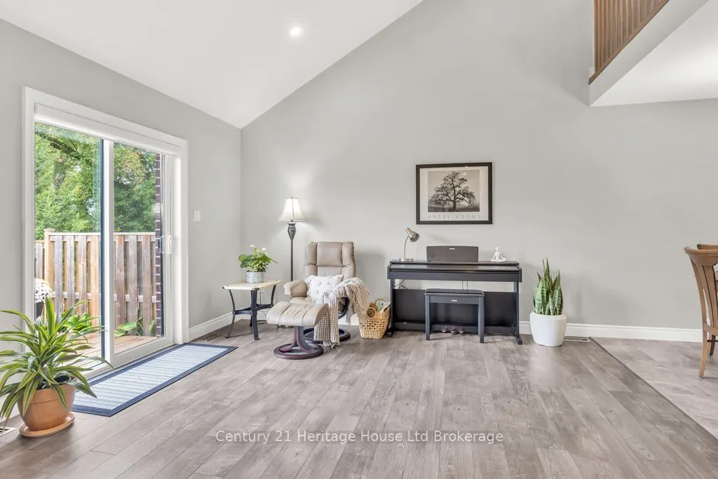35 Chatfield Street, #3