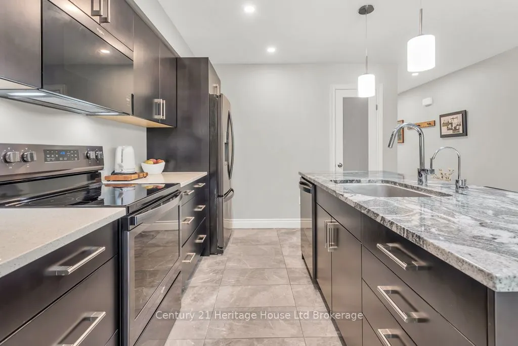 35 Chatfield Street, #3