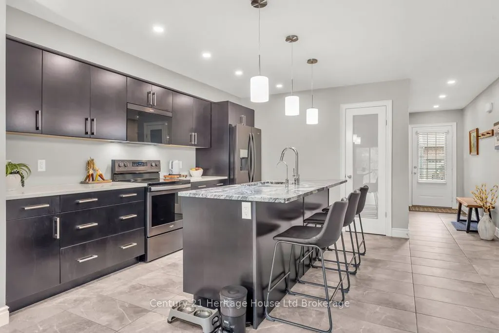 35 Chatfield Street, #3