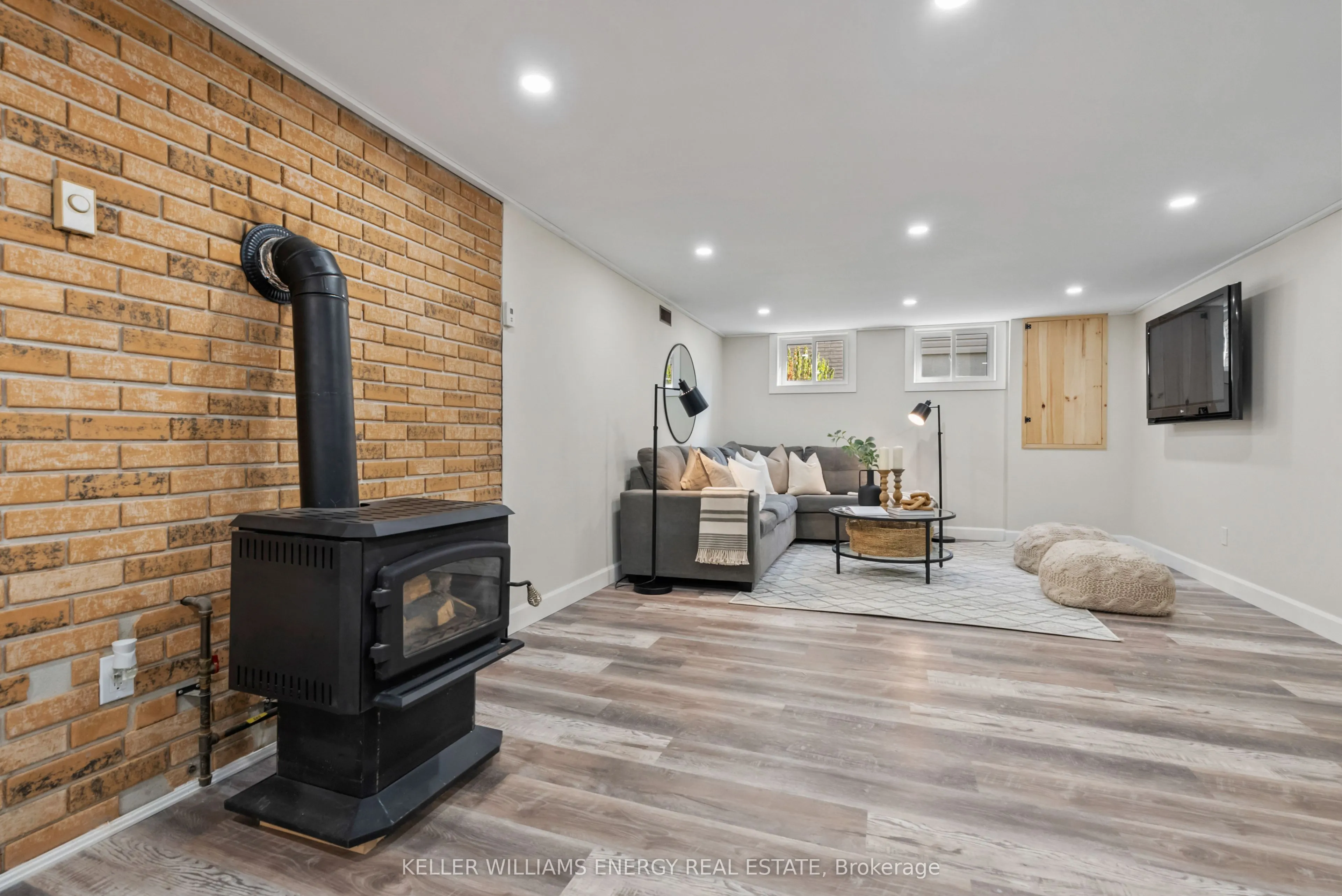 97 Division Street S