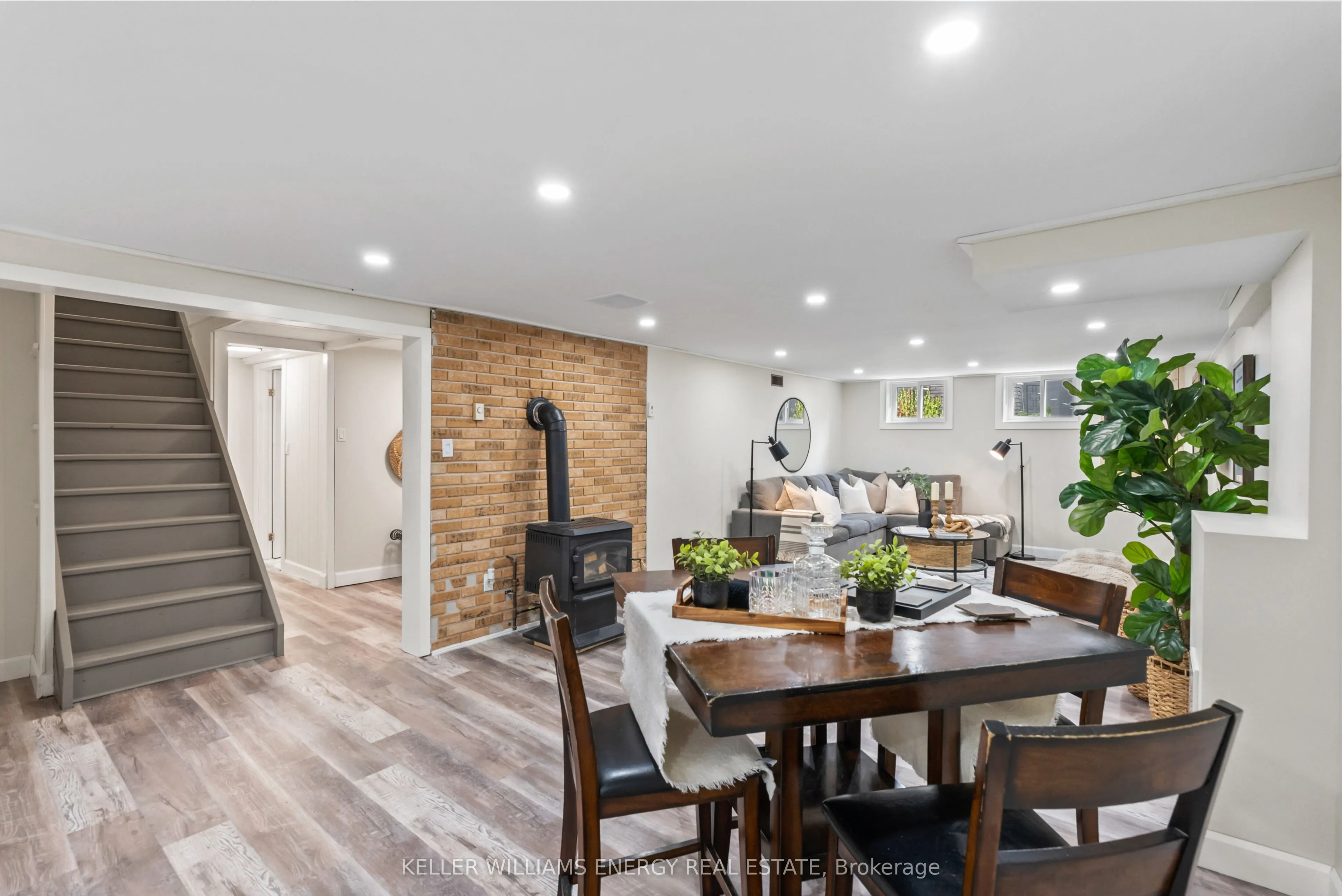 97 Division Street S