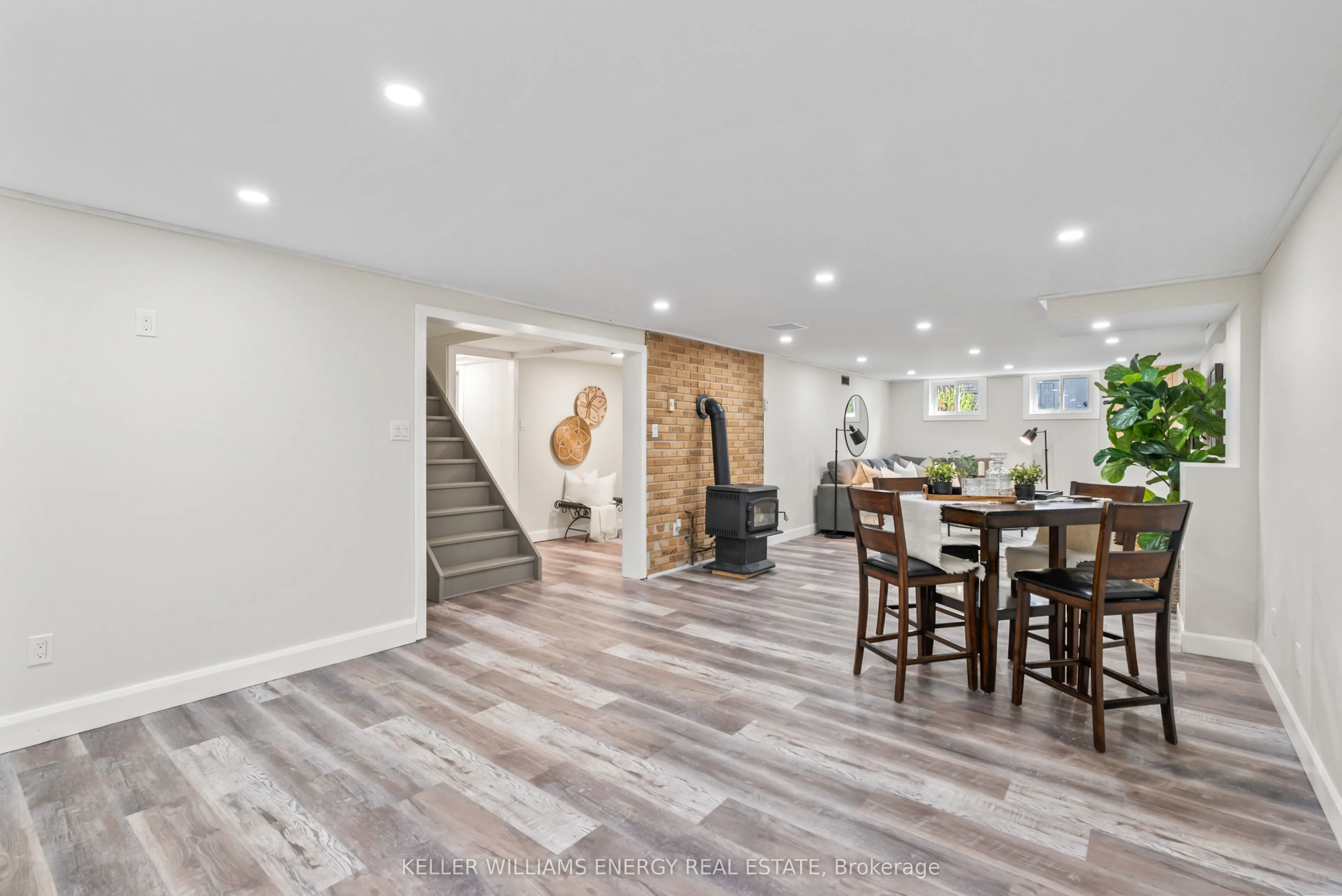 97 Division Street S