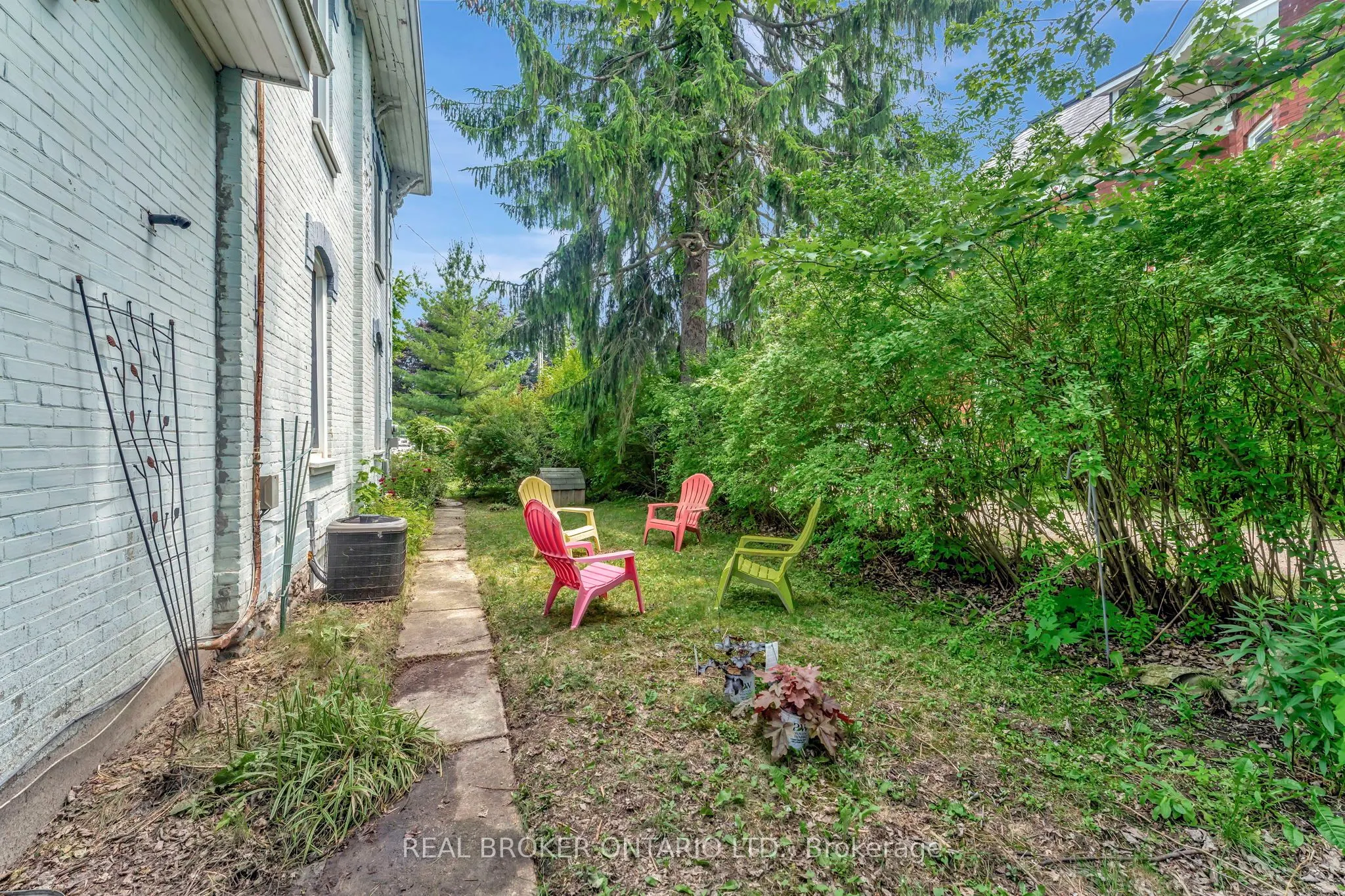 16 Stover Street S