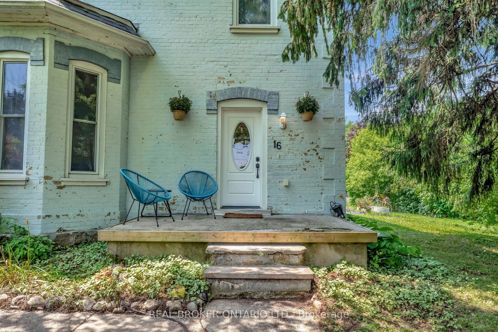 16 Stover Street S