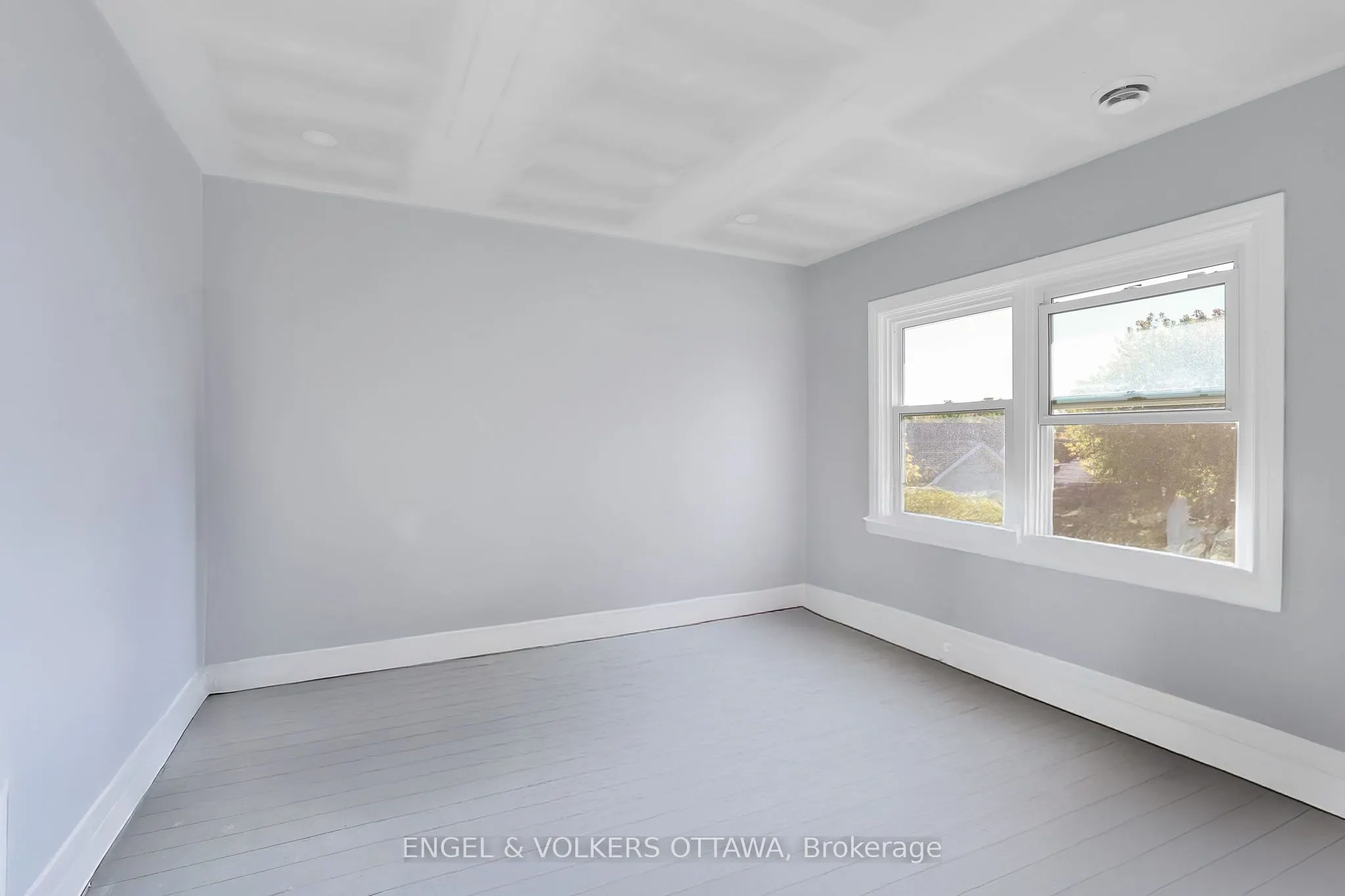 10 Ida Street S