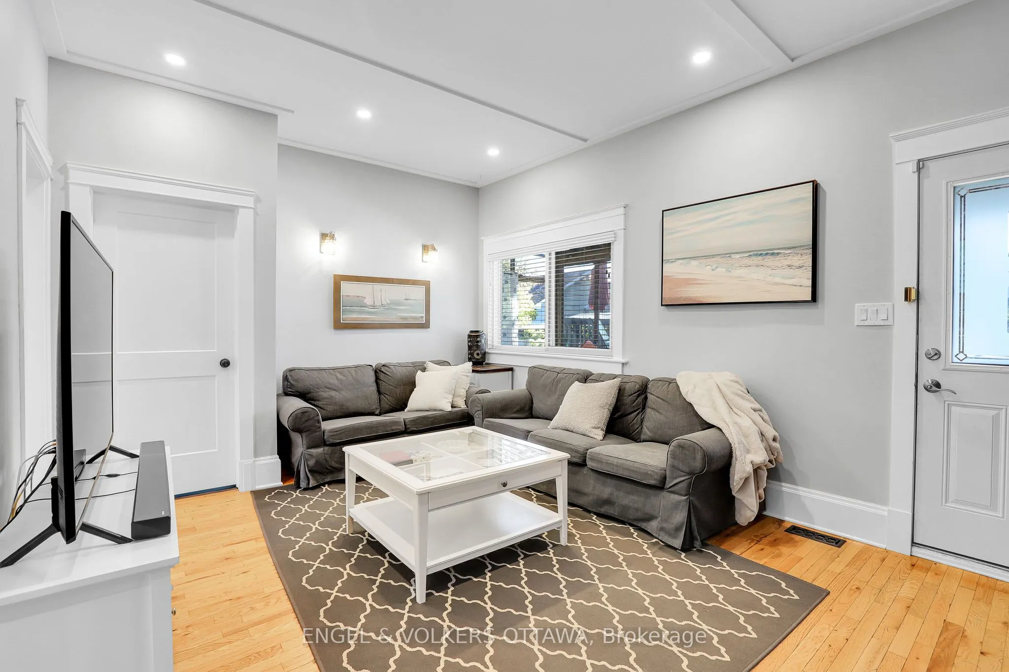 10 Ida Street S