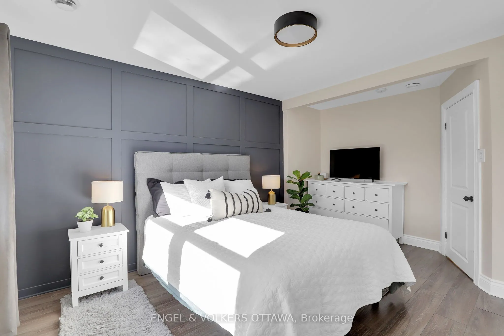 10 Ida Street S