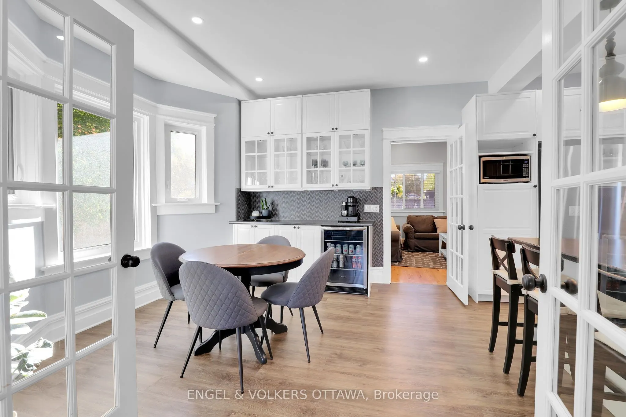 10 Ida Street S