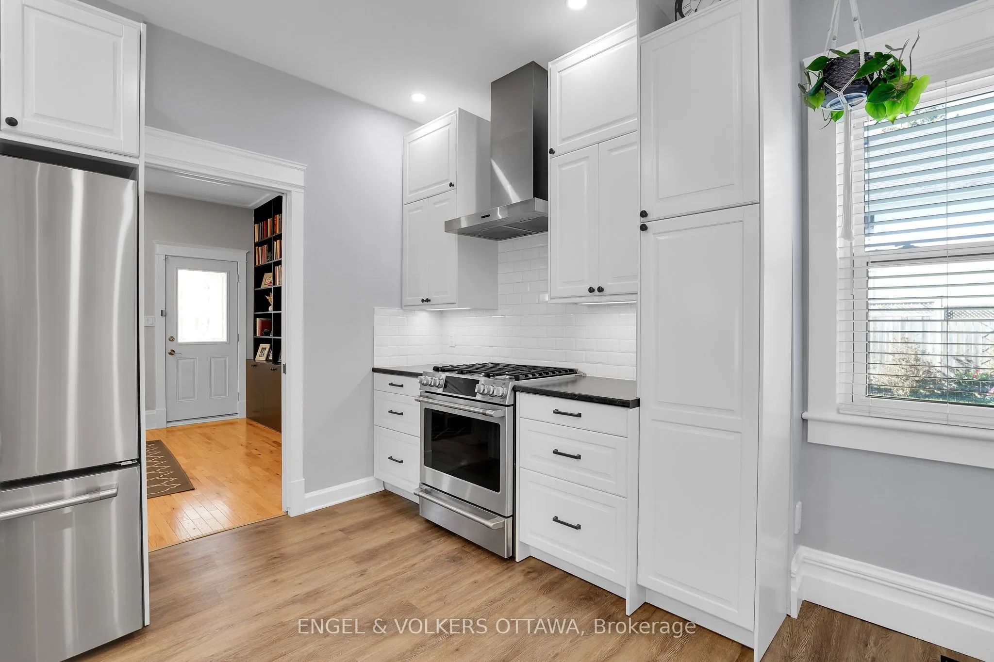 10 Ida Street S