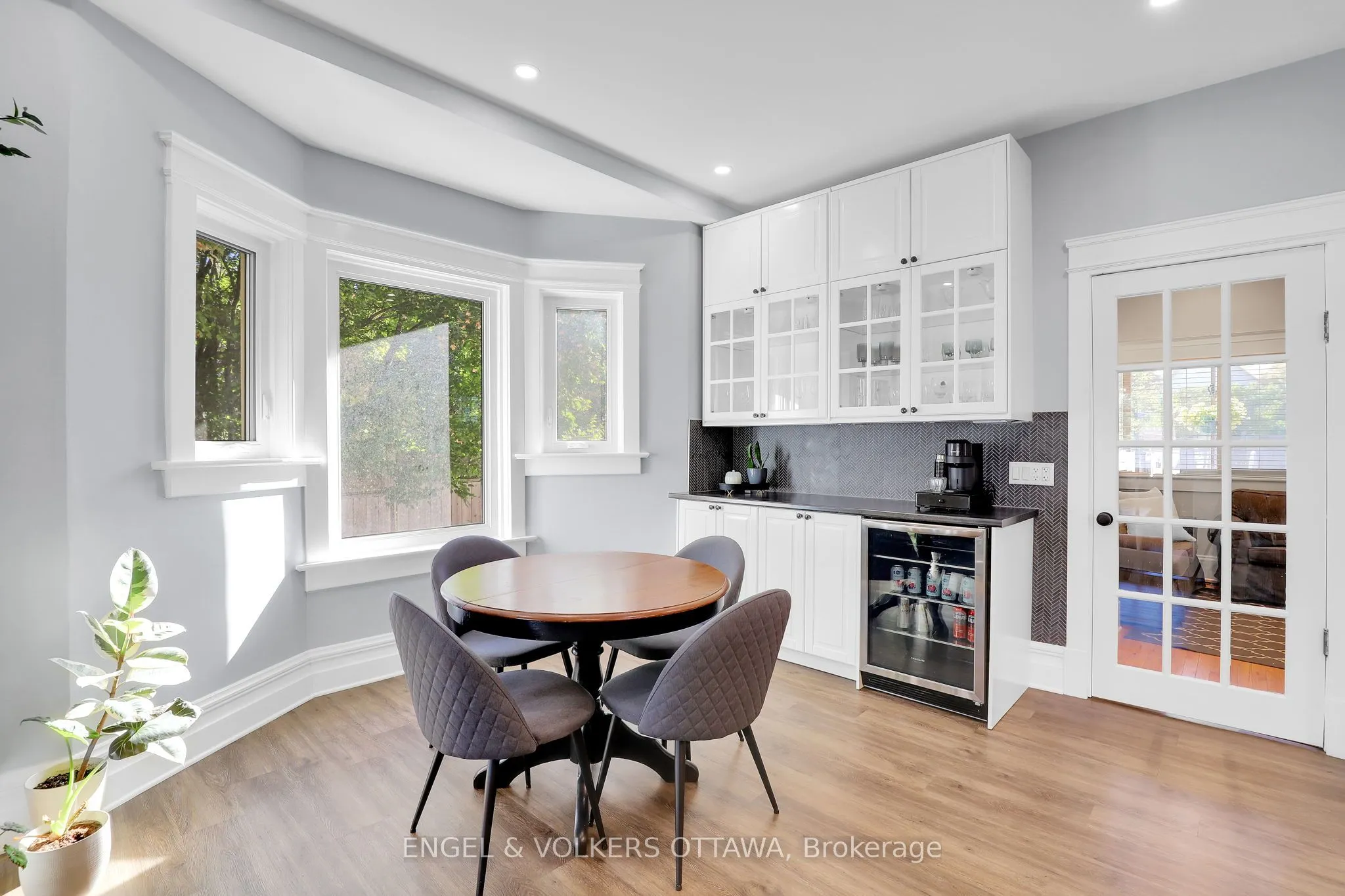 10 Ida Street S