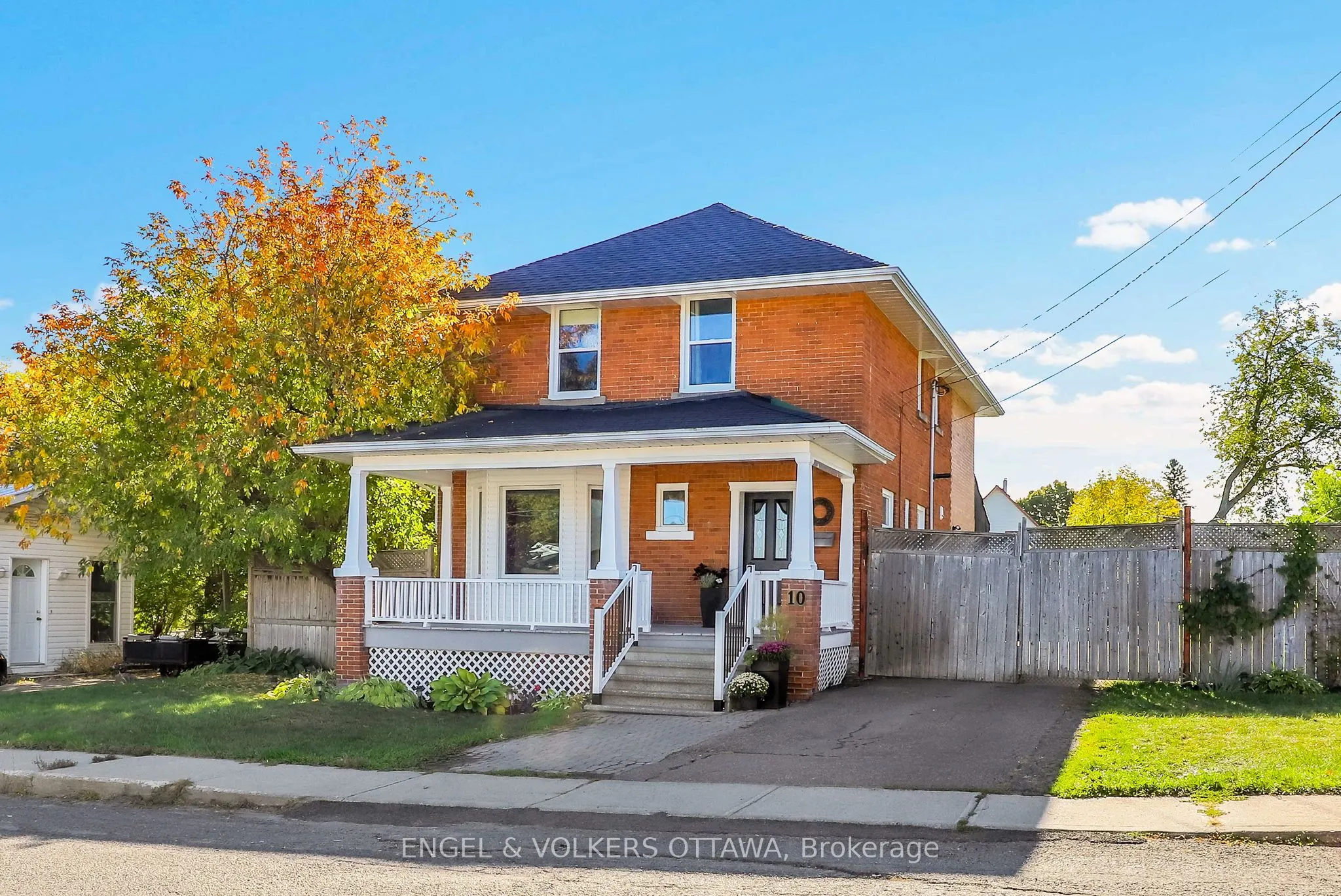 10 Ida Street S