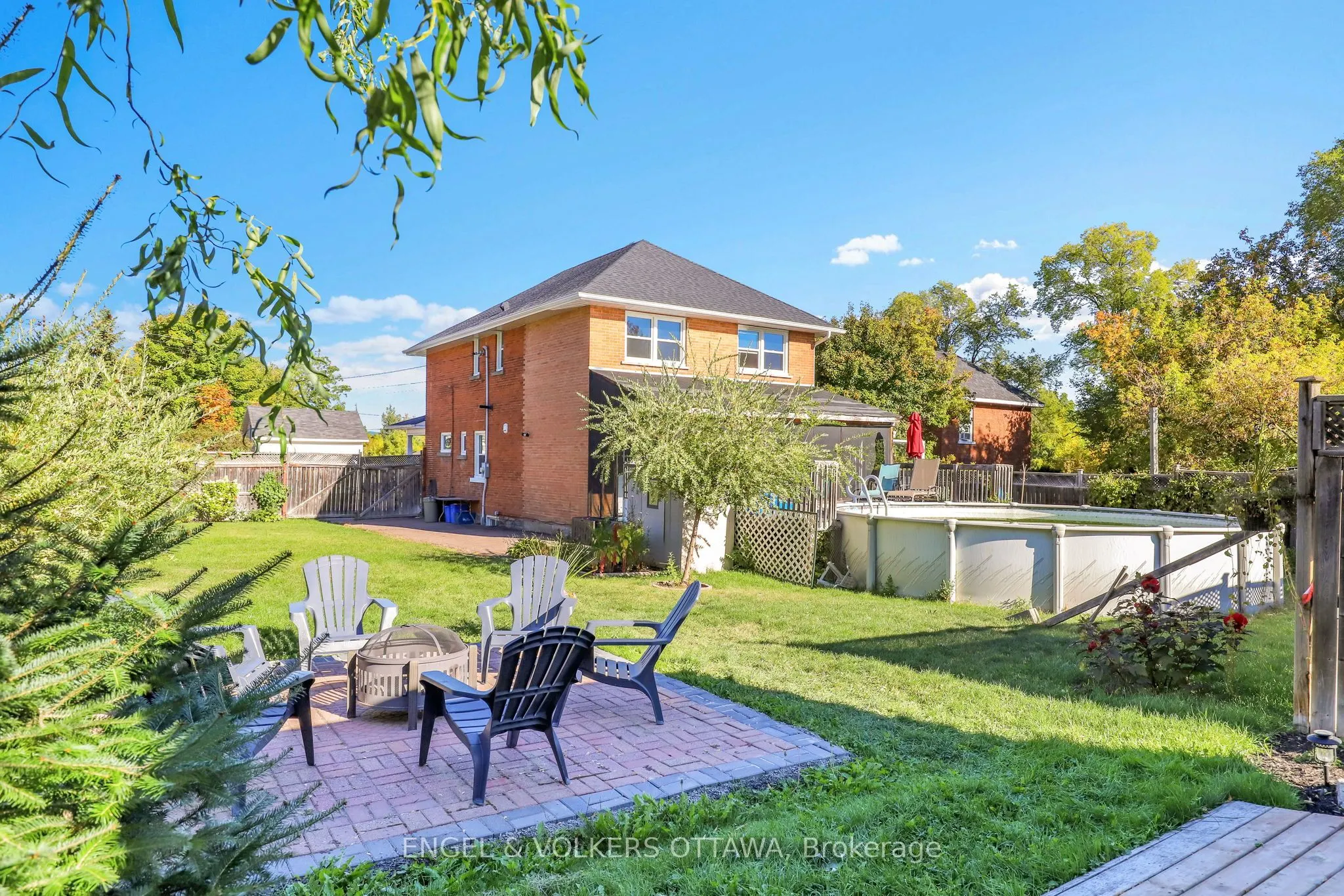 10 Ida Street S