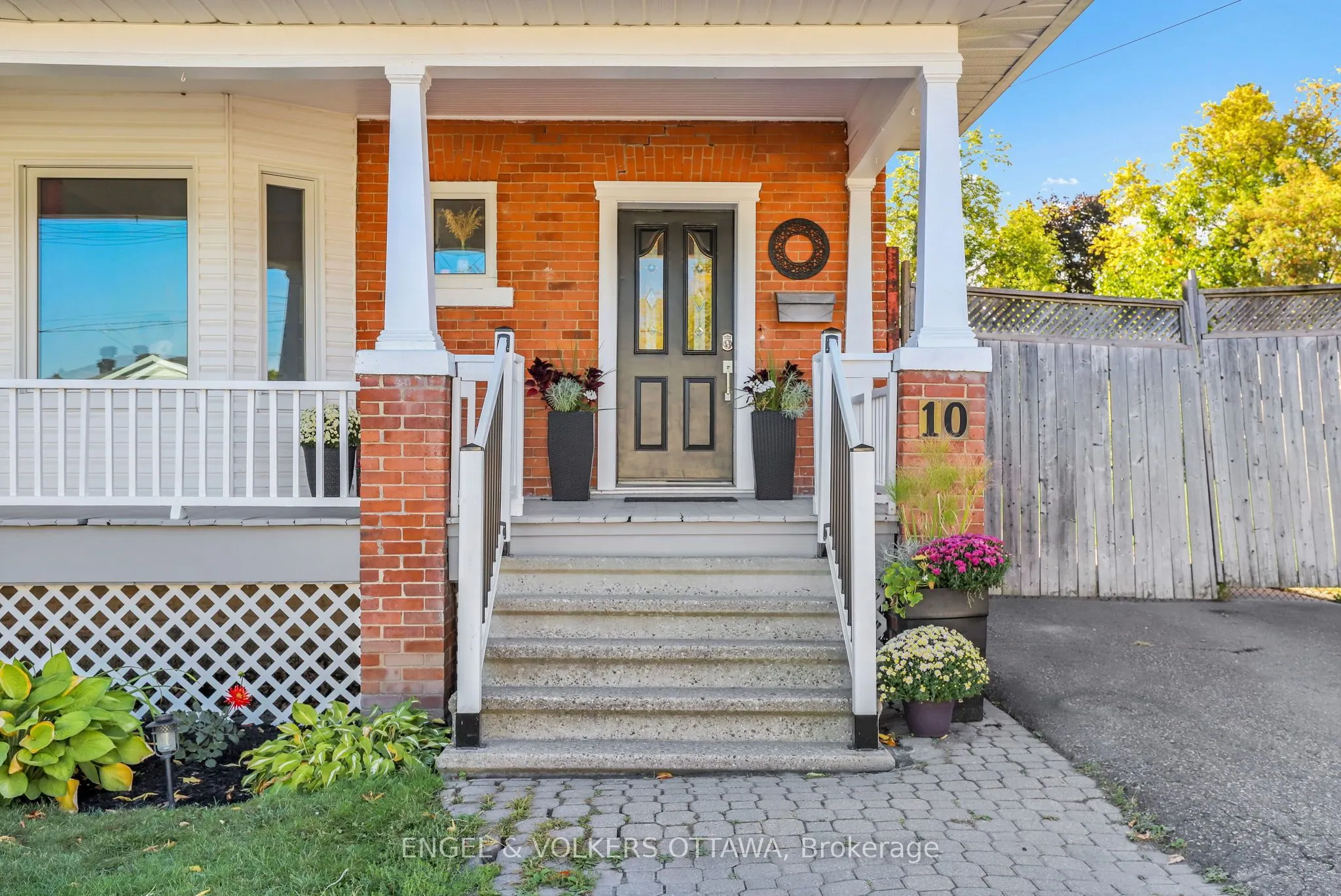 10 Ida Street S