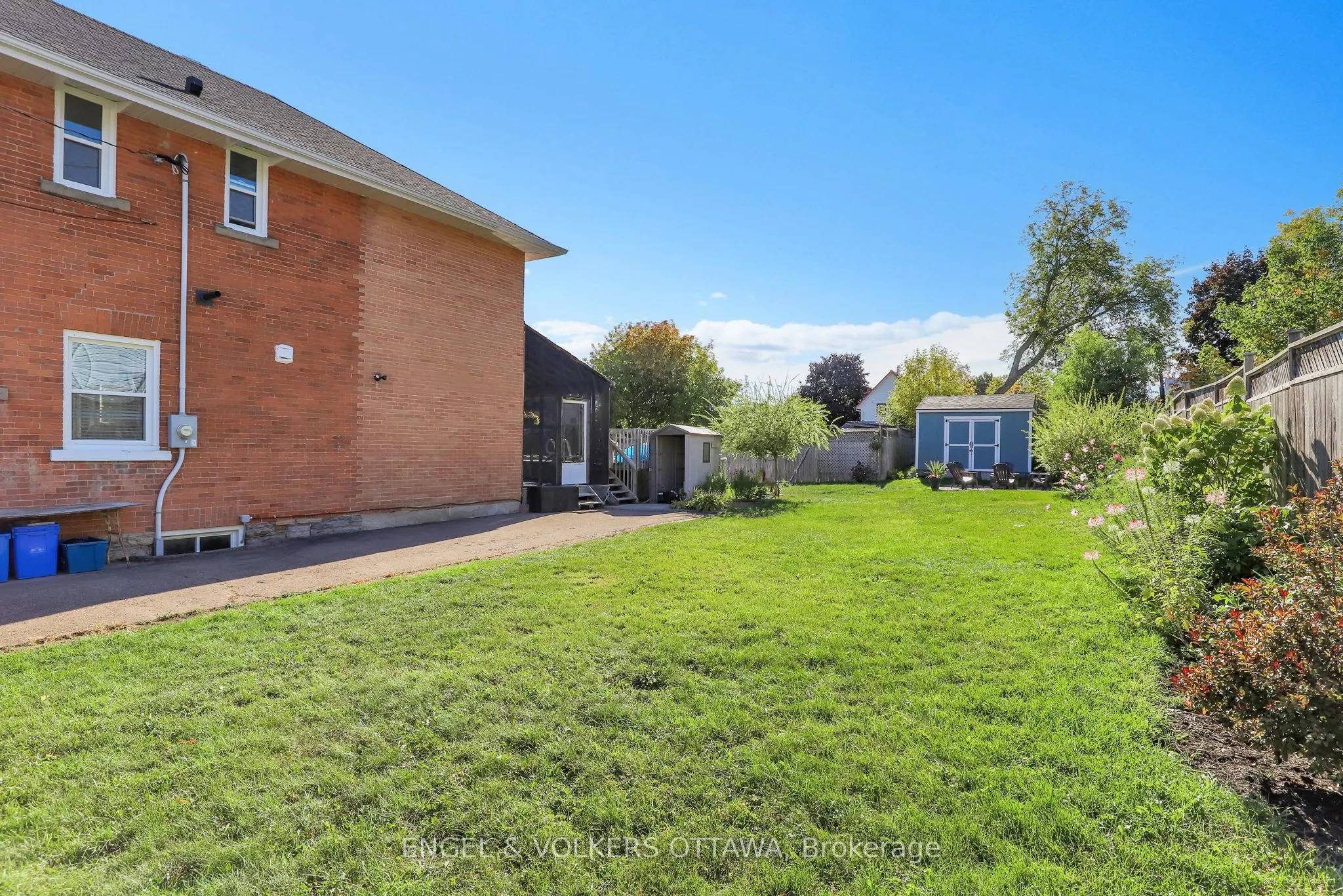 10 Ida Street S