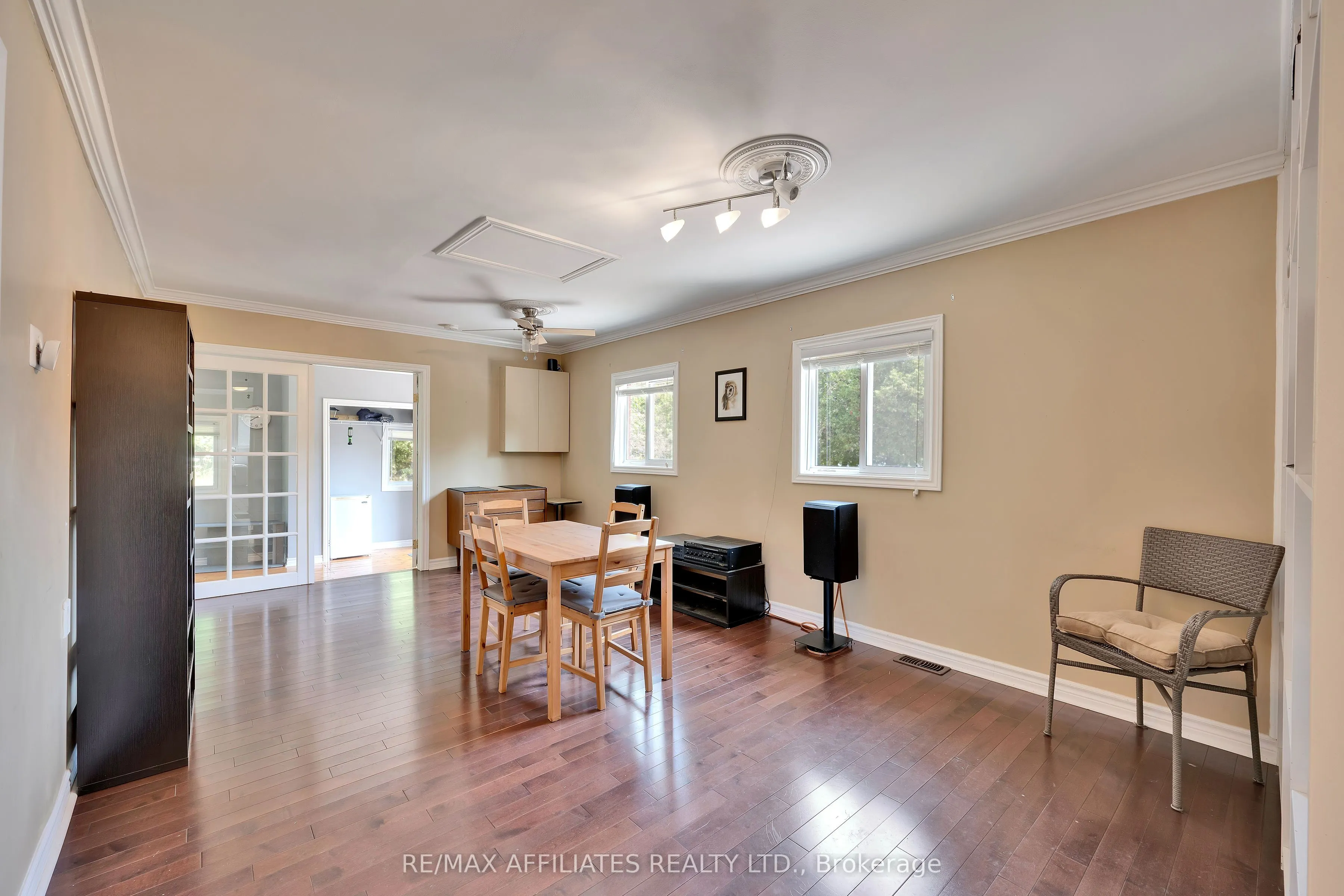 1009 Gardiner's Road