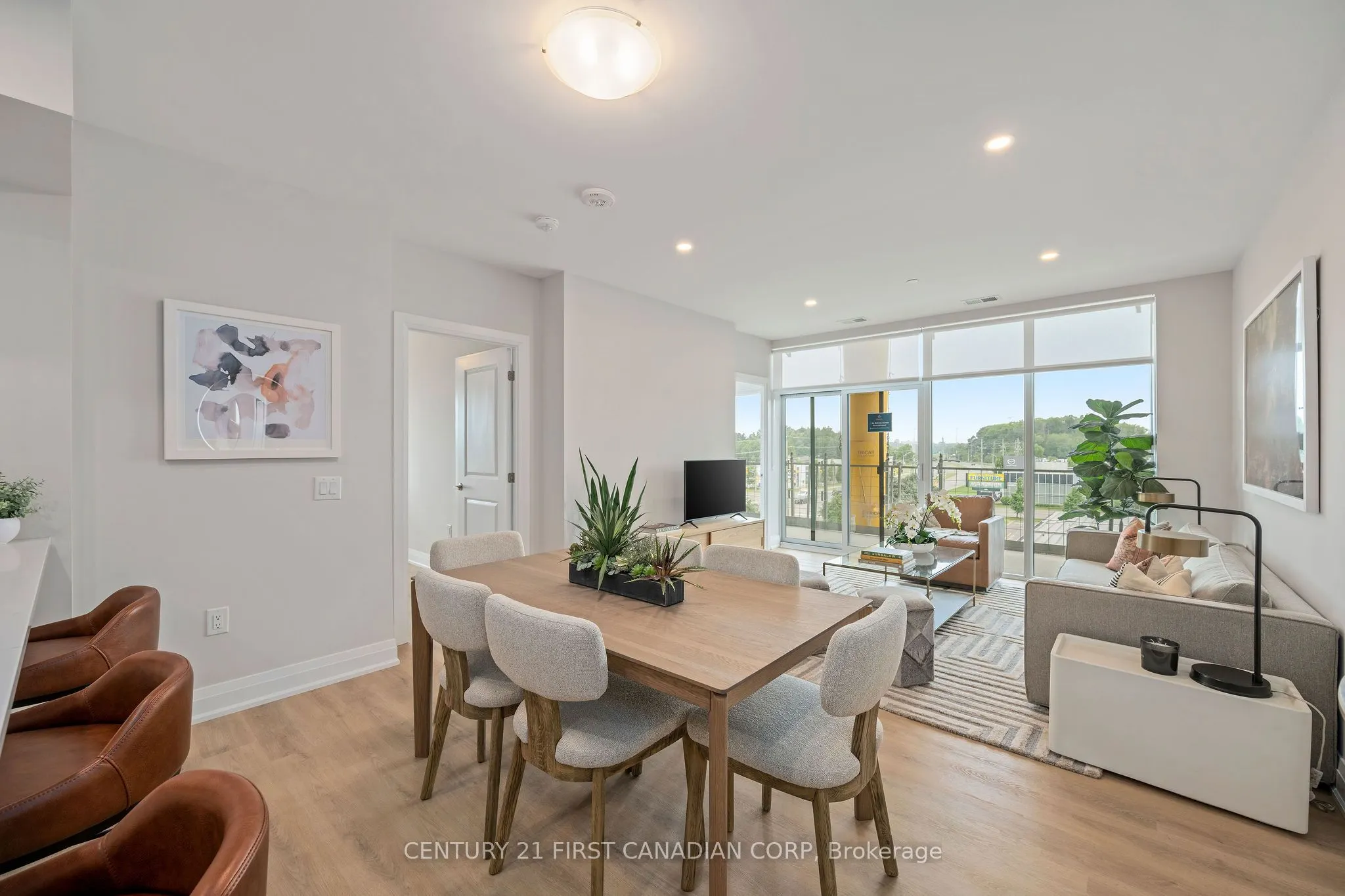 4286 King Street, #703