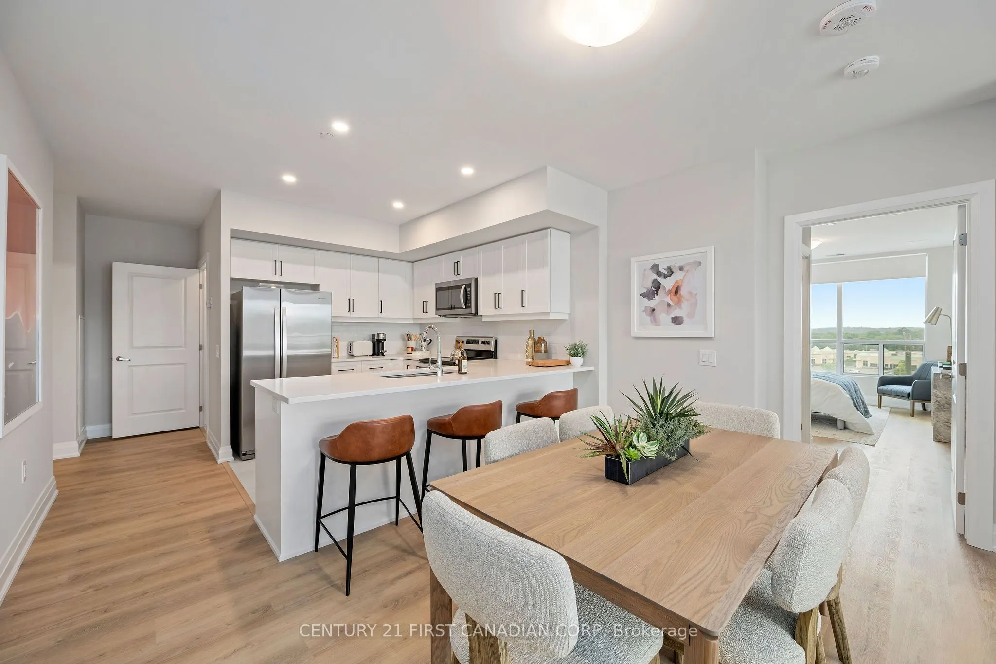 4286 King Street, #703