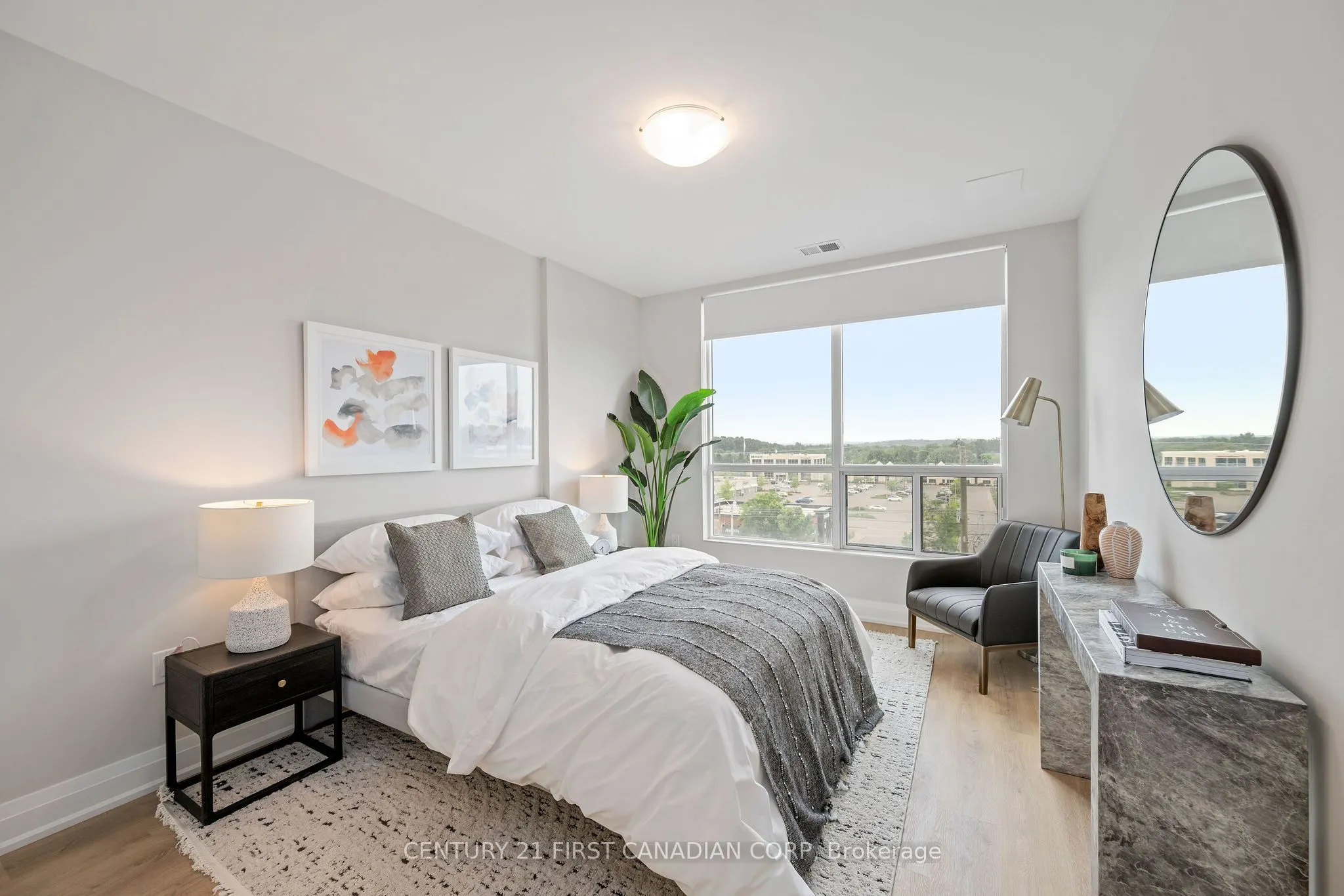 4286 King Street, #703