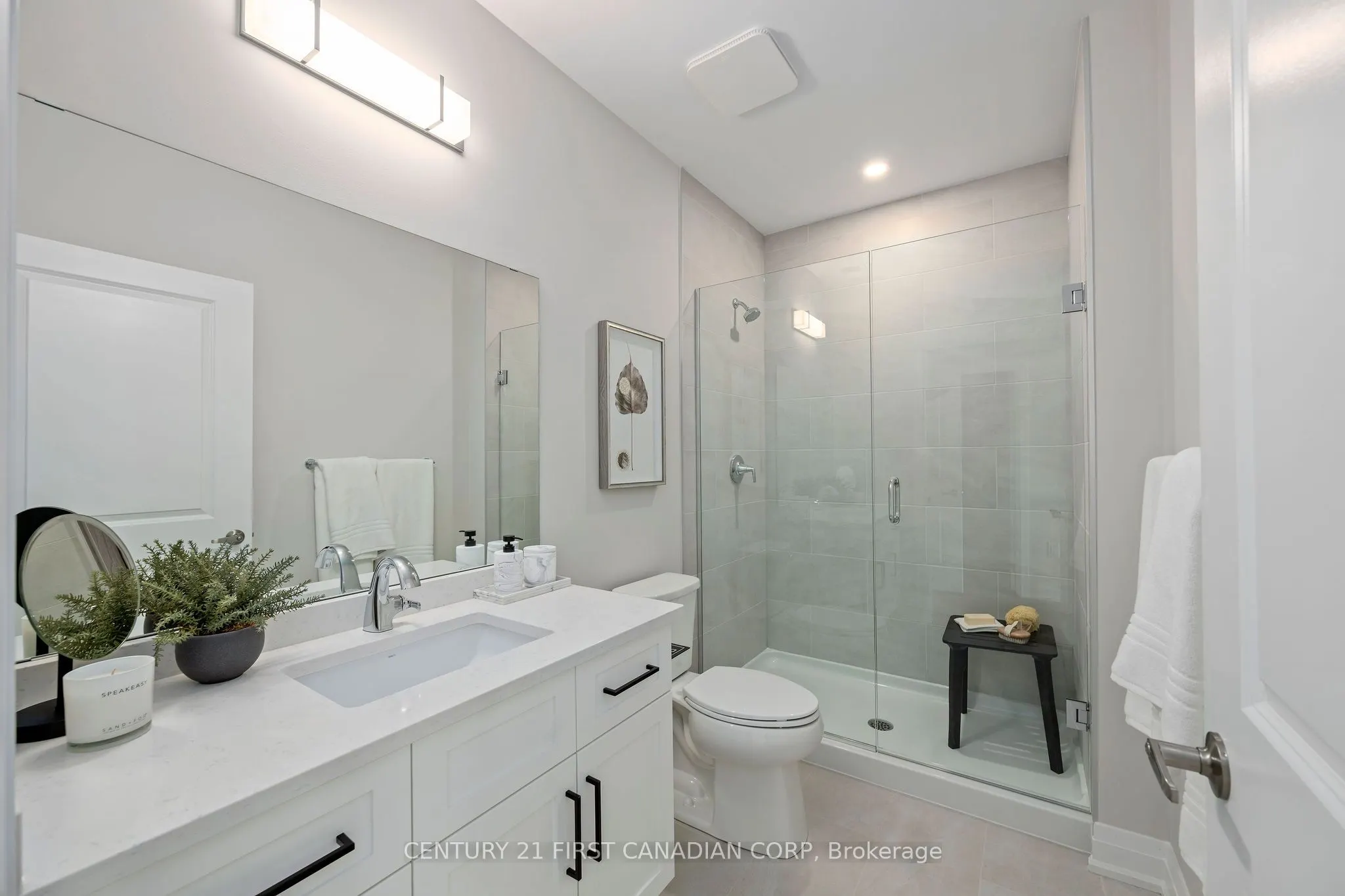 4286 King Street, #703