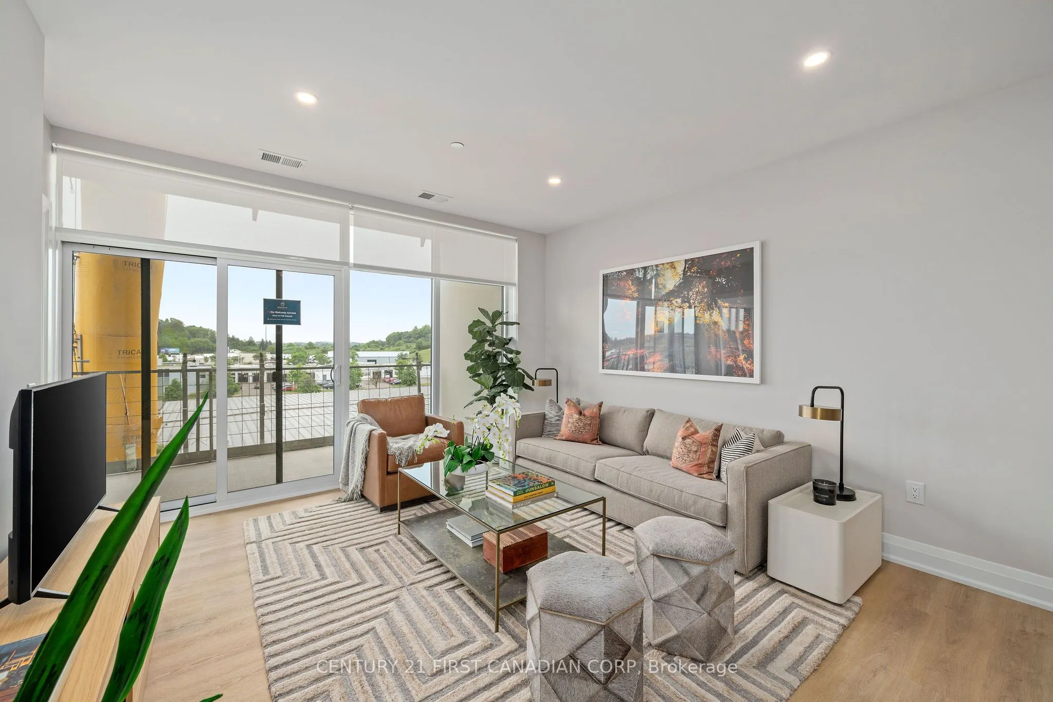 4286 King Street, #703