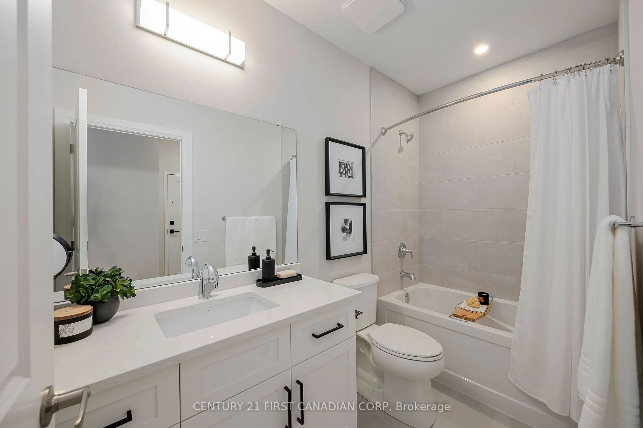 4286 King Street, #703