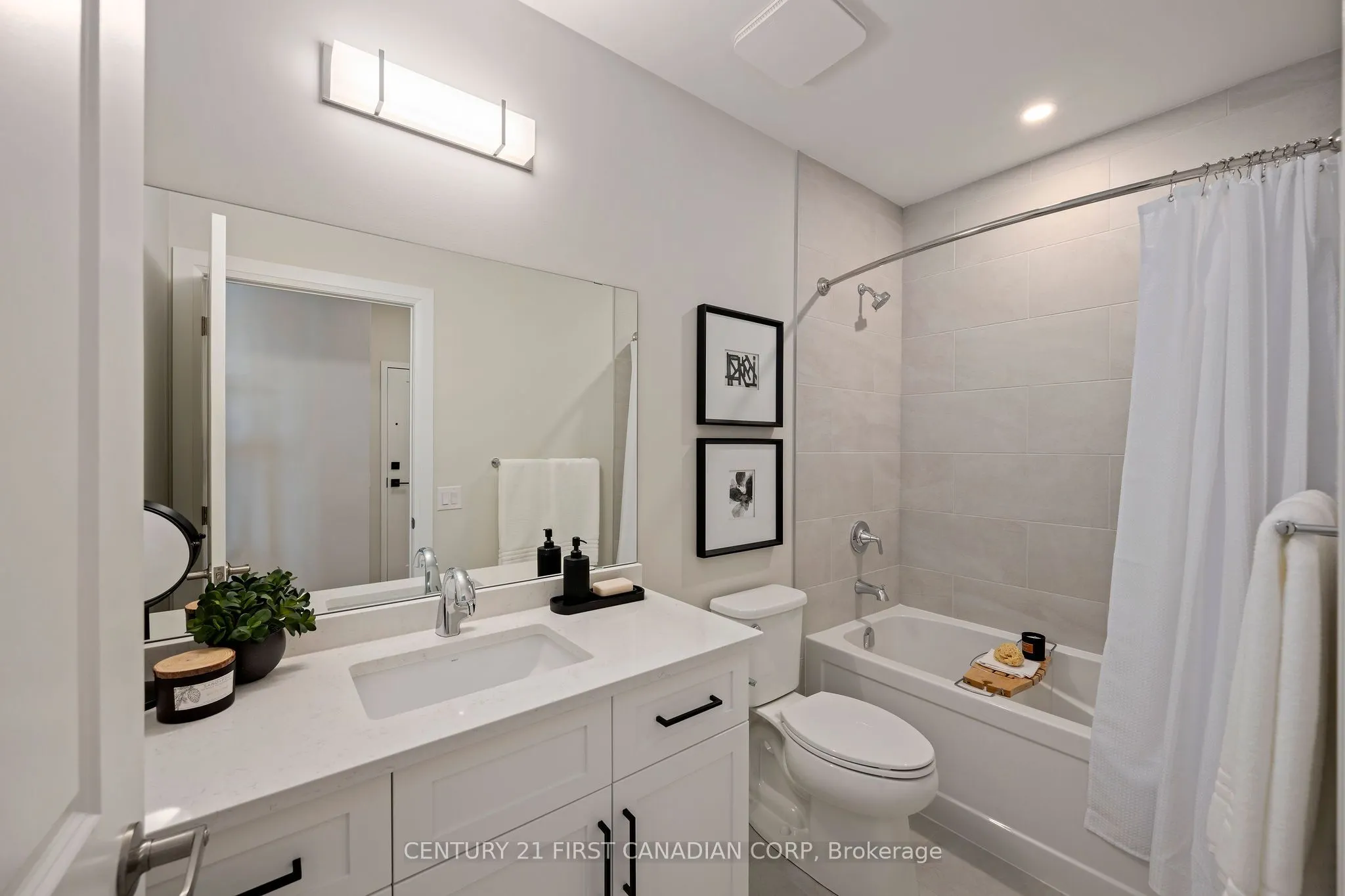 4286 King Street, #703