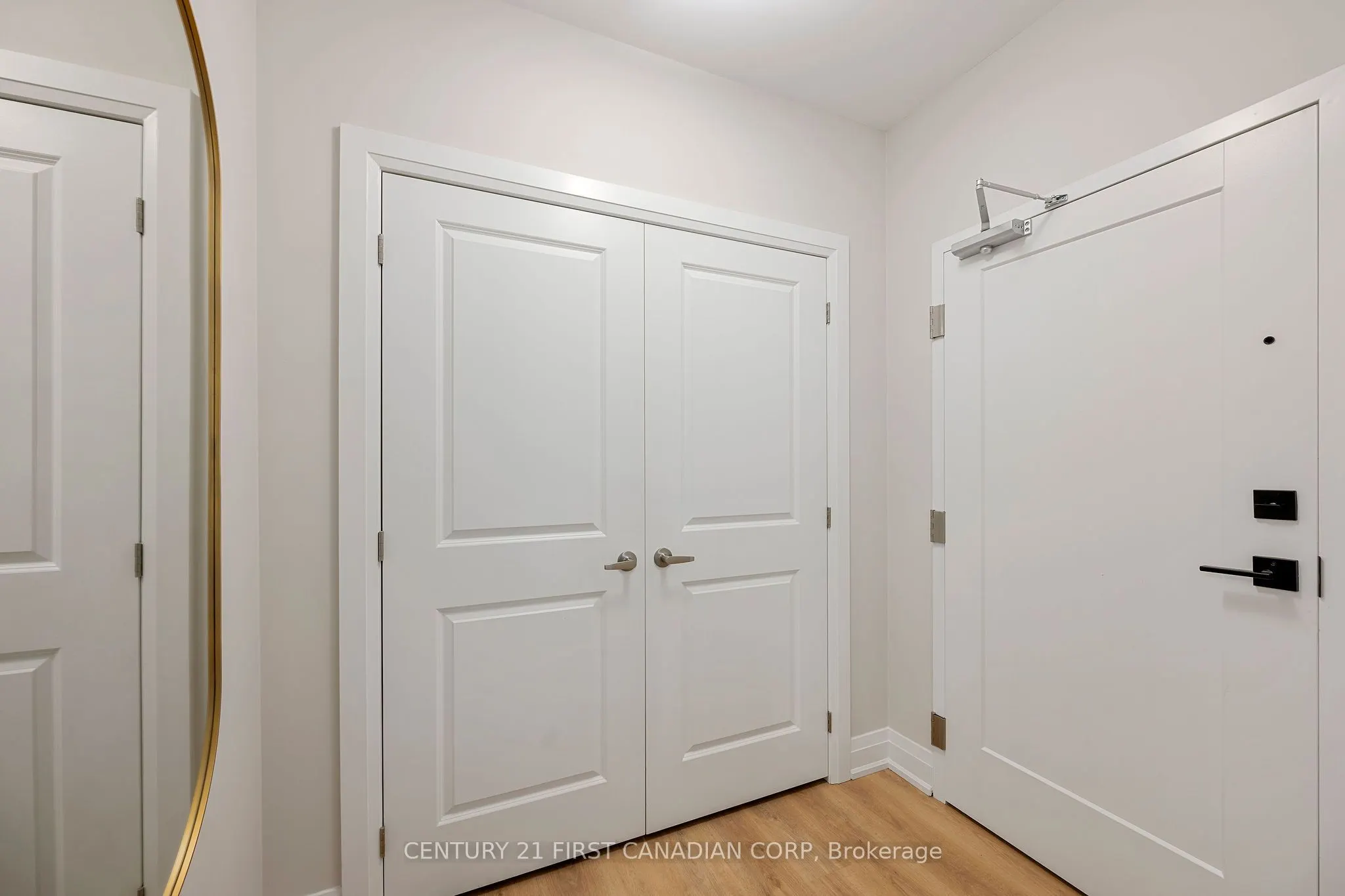 4286 King Street, #703