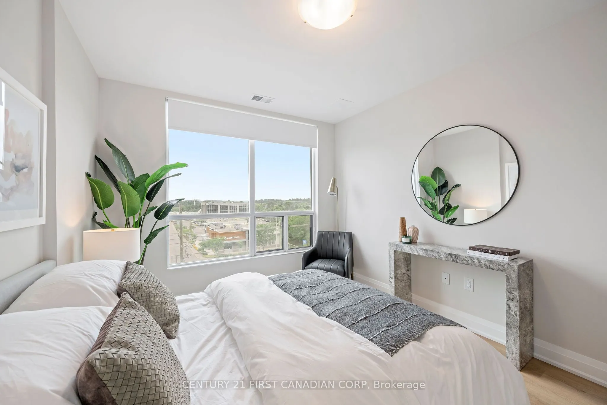 4286 King Street, #703